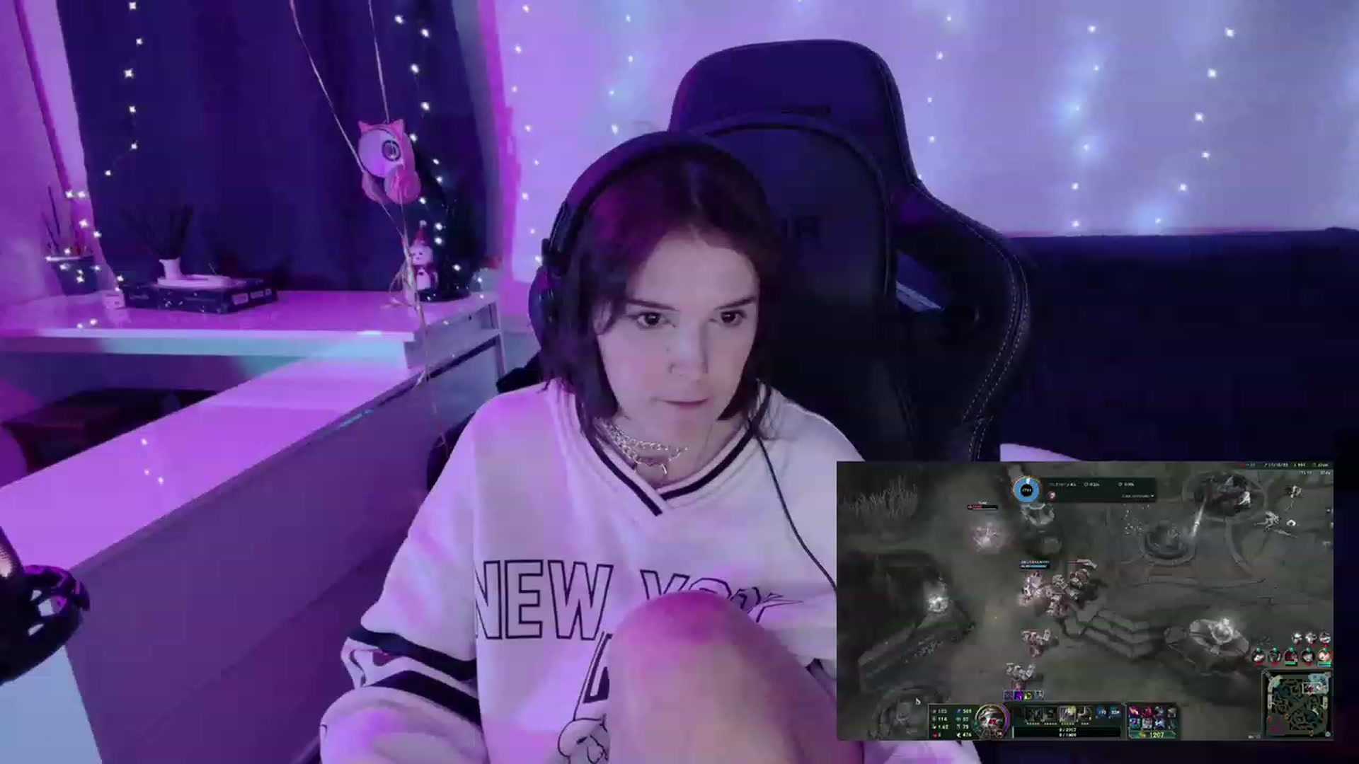 Gallery image thumbnail from crybabyKys's myfreecams stream on, 01/17/2024, 21:36 image 11 of 20
