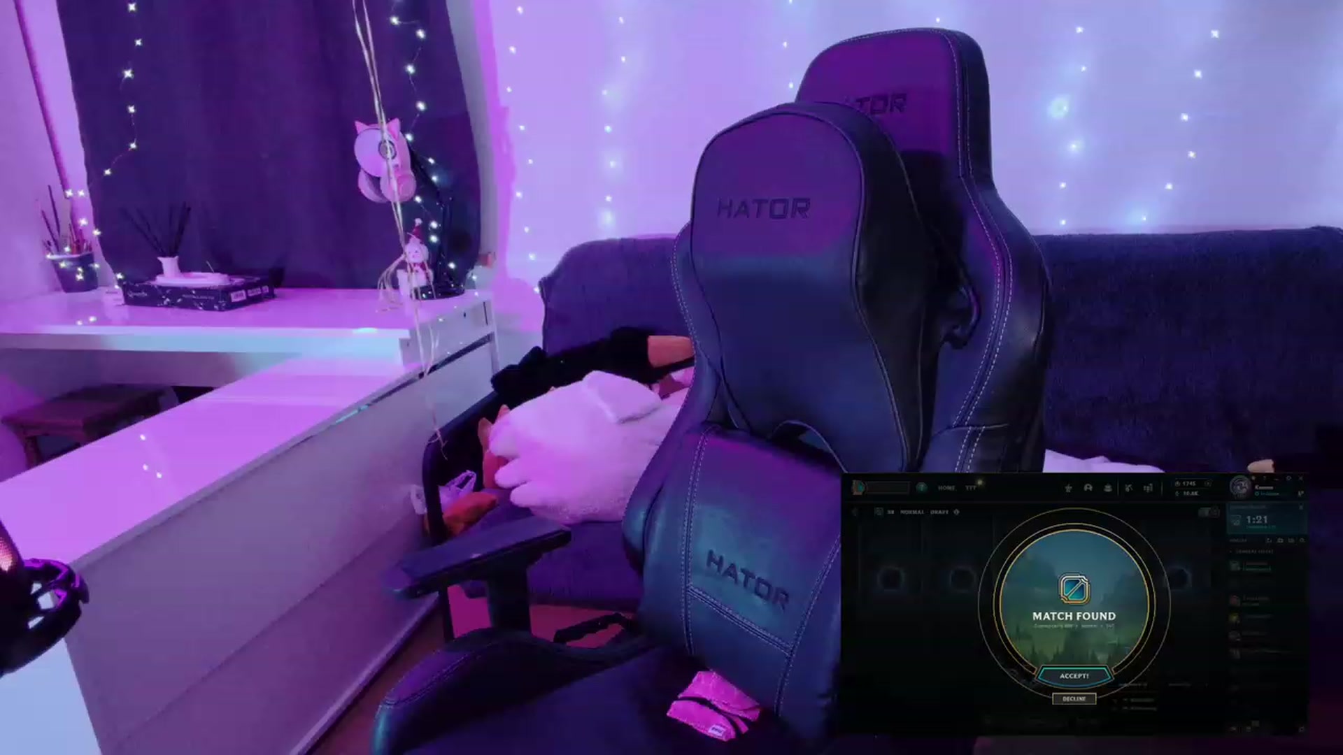 Gallery image thumbnail from crybabyKys's myfreecams stream on, 01/17/2024, 21:36 image 12 of 20