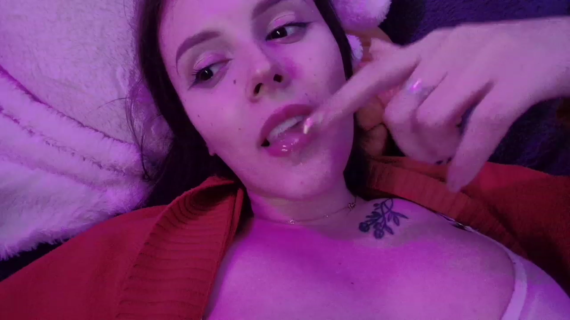 Gallery image thumbnail from crybabyKys's myfreecams stream on, 01/18/2024, 17:05 image 4 of 20