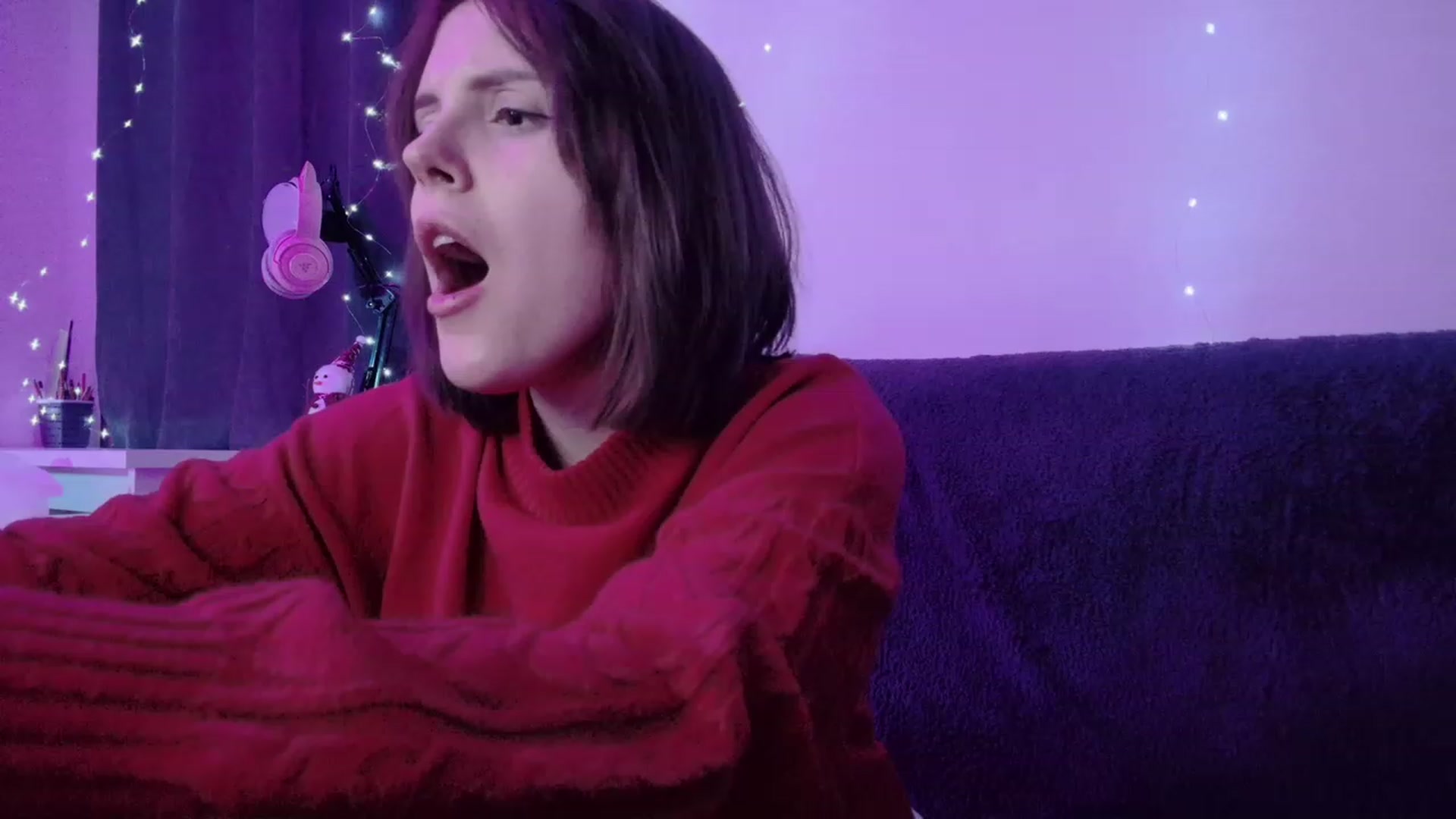 Gallery image thumbnail from crybabyKys's myfreecams stream on, 01/18/2024, 17:05 image 7 of 20