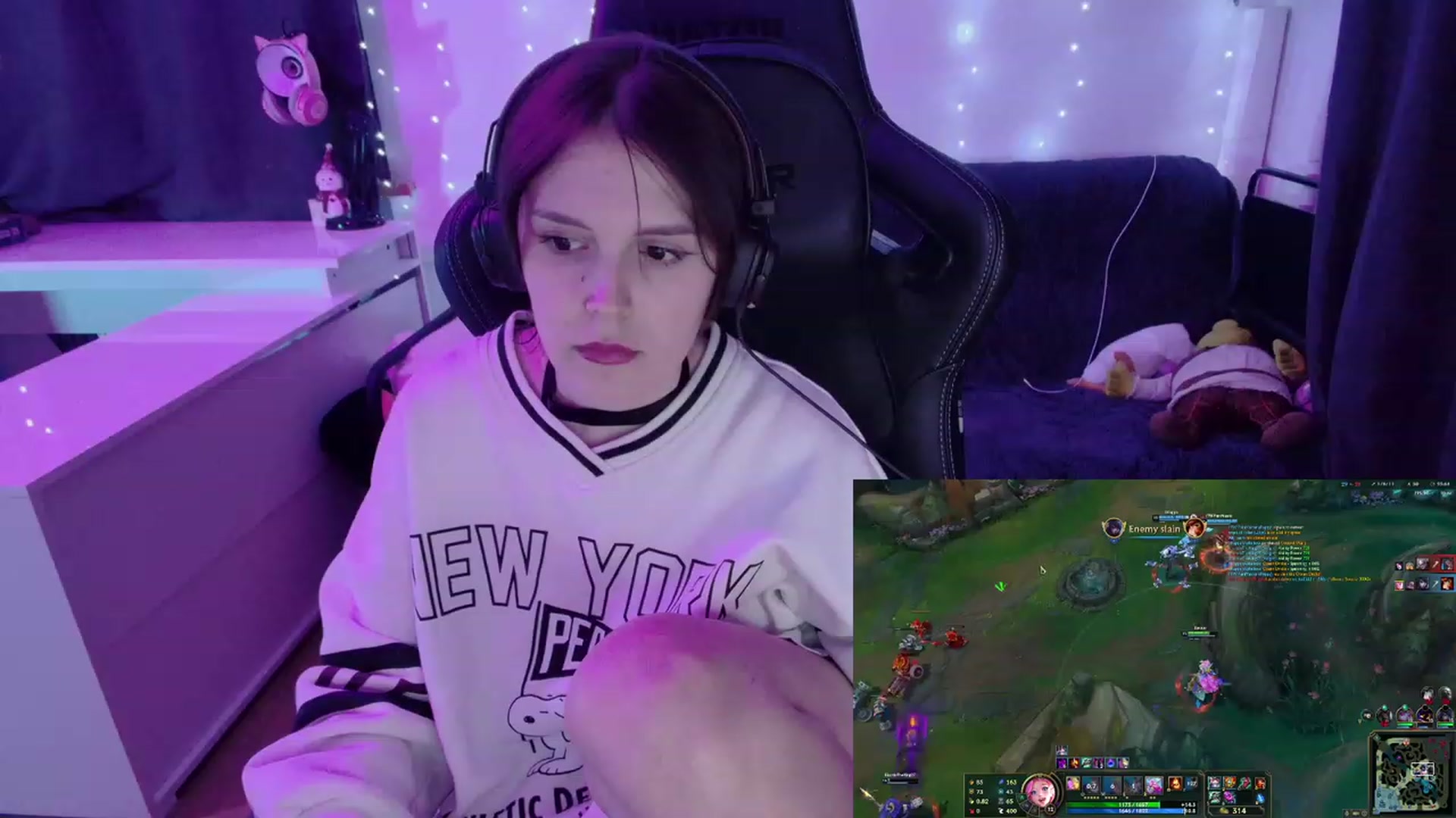 Gallery image thumbnail from crybabyKys's myfreecams stream on, 01/21/2024, 16:37 image 3 of 20