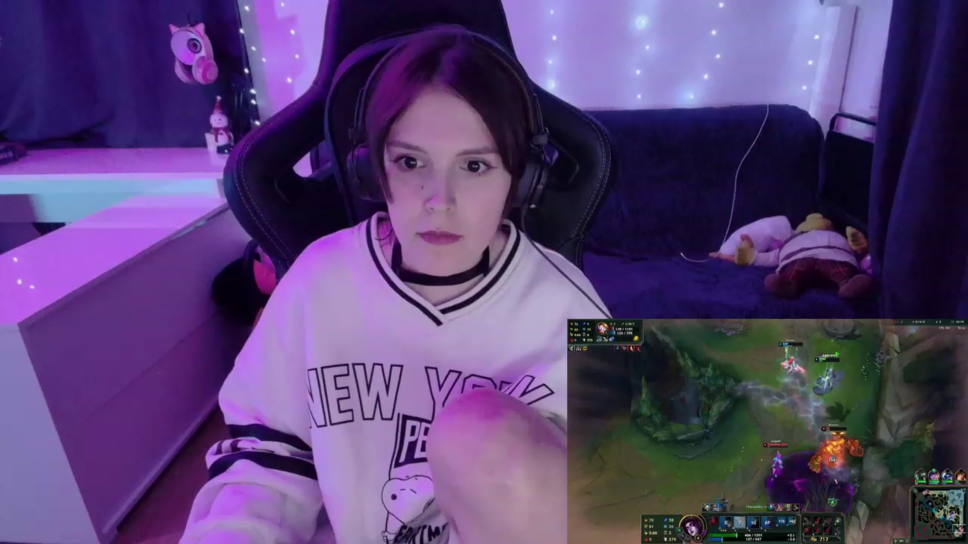 Gallery image thumbnail from crybabyKys's myfreecams stream on, 01/21/2024, 16:37 image 7 of 20