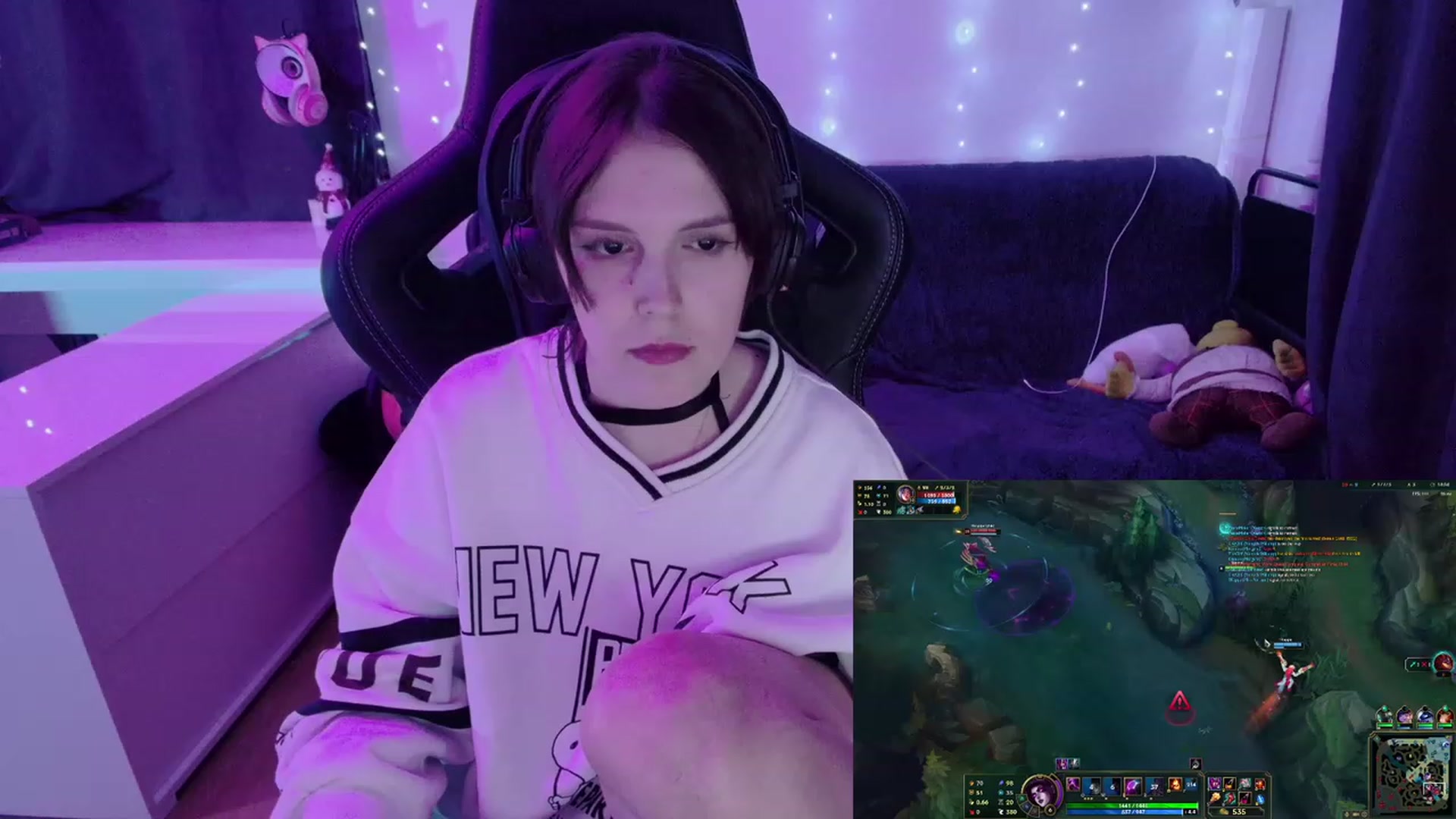 Gallery image thumbnail from crybabyKys's myfreecams stream on, 01/21/2024, 16:37 image 8 of 20