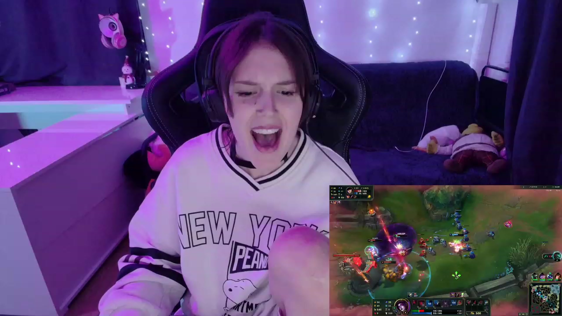 Gallery image thumbnail from crybabyKys's myfreecams stream on, 01/21/2024, 16:37 image 6 of 20