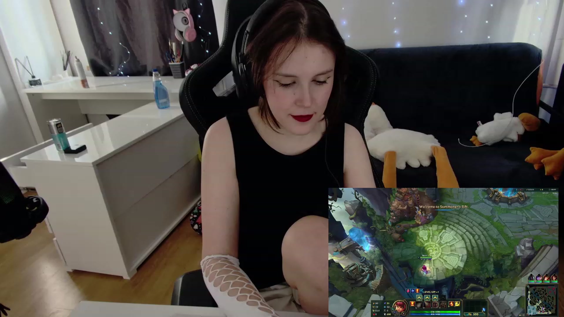 Gallery image thumbnail from crybabyKys's myfreecams stream on, 01/31/2024, 12:50 image 3 of 20