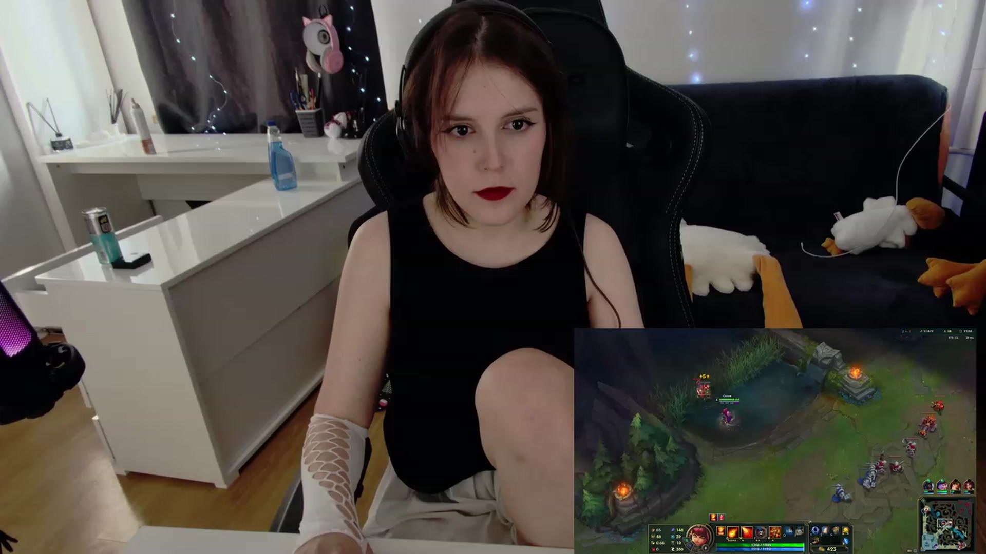 Gallery image thumbnail from crybabyKys's myfreecams stream on, 01/31/2024, 12:50 image 11 of 20