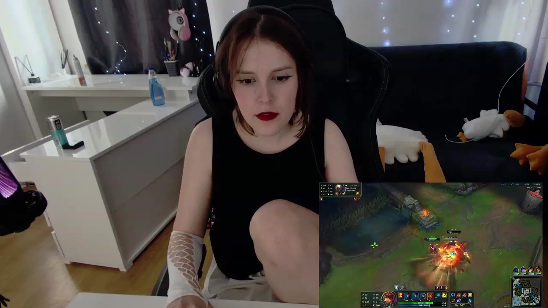 Gallery image thumbnail from crybabyKys's myfreecams stream on, 01/31/2024, 12:50 image 8 of 20
