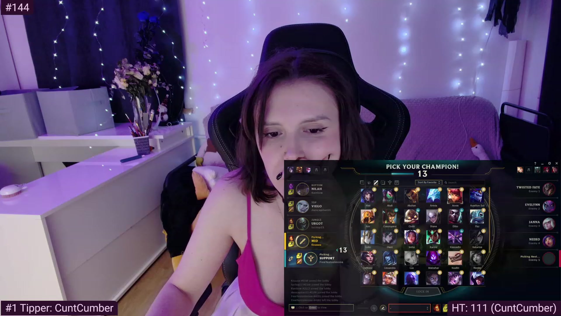 Gallery image thumbnail from crybabyKys's myfreecams stream on, 02/18/2024, 22:43 image 17 of 20