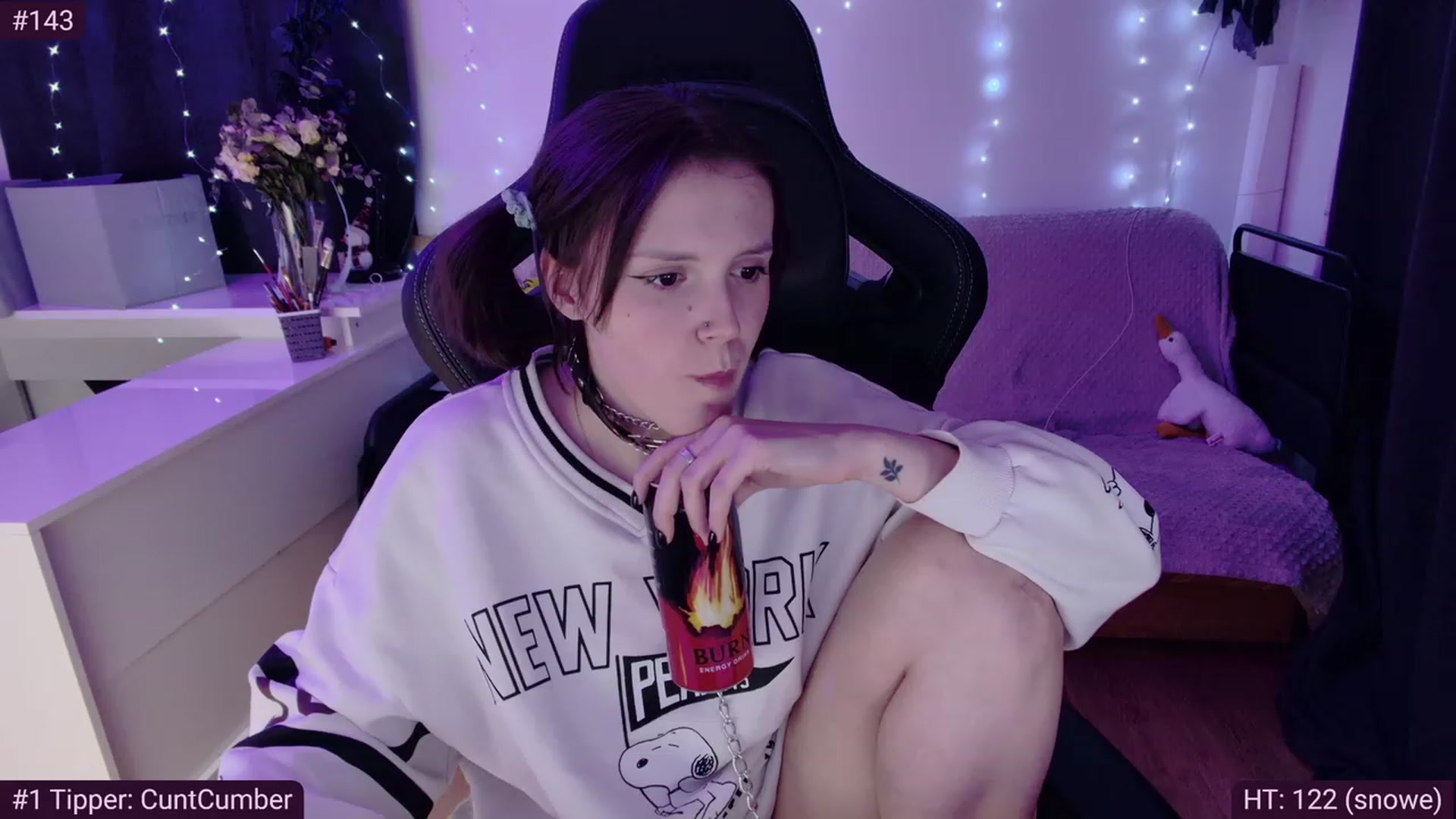 Gallery image thumbnail from crybabyKys's myfreecams stream on, 02/19/2024, 01:22 image 13 of 20