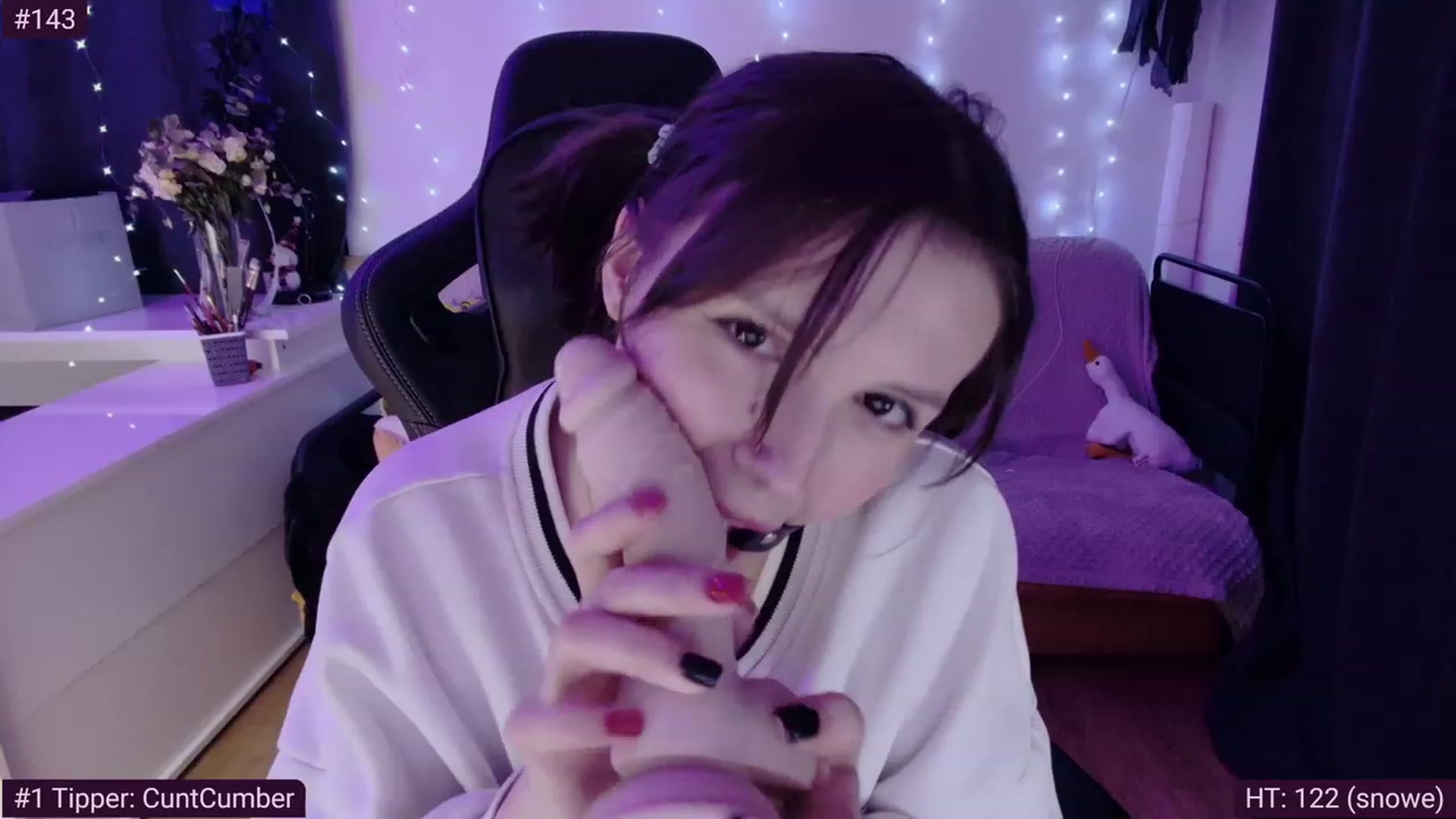 Gallery image thumbnail from crybabyKys's myfreecams stream on, 02/19/2024, 01:22 image 5 of 20