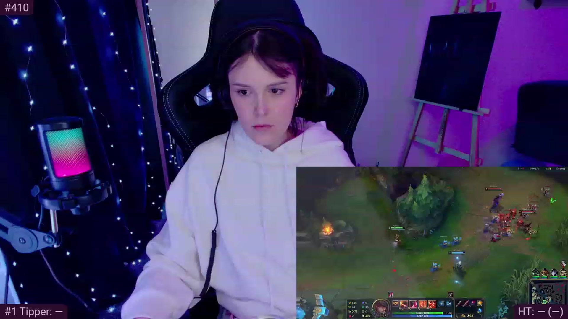 Gallery image thumbnail from crybabyKys's myfreecams stream on, 03/18/2024, 21:29 image 12 of 20
