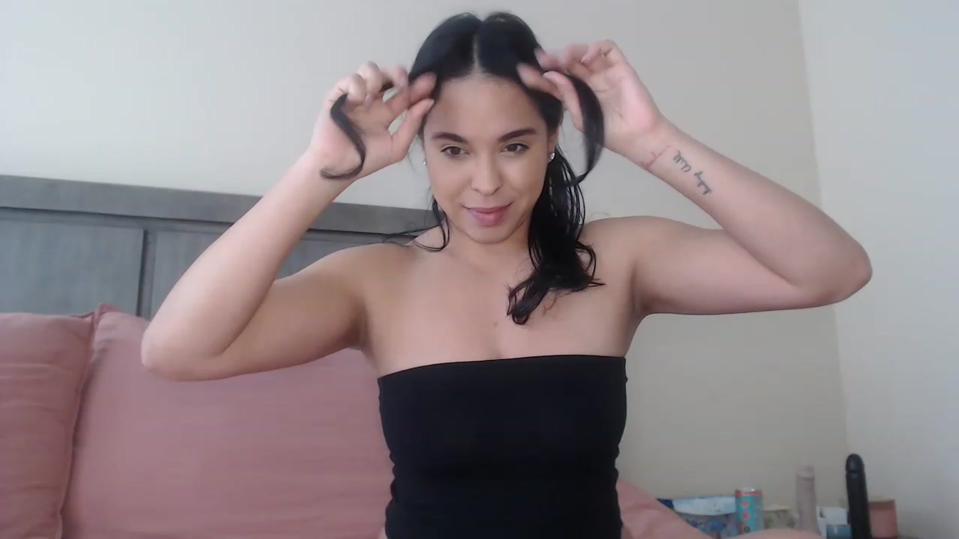Gallery image thumbnail from cumloveher's myfreecams stream on, 01/17/2023, 18:22 image 2 of 20
