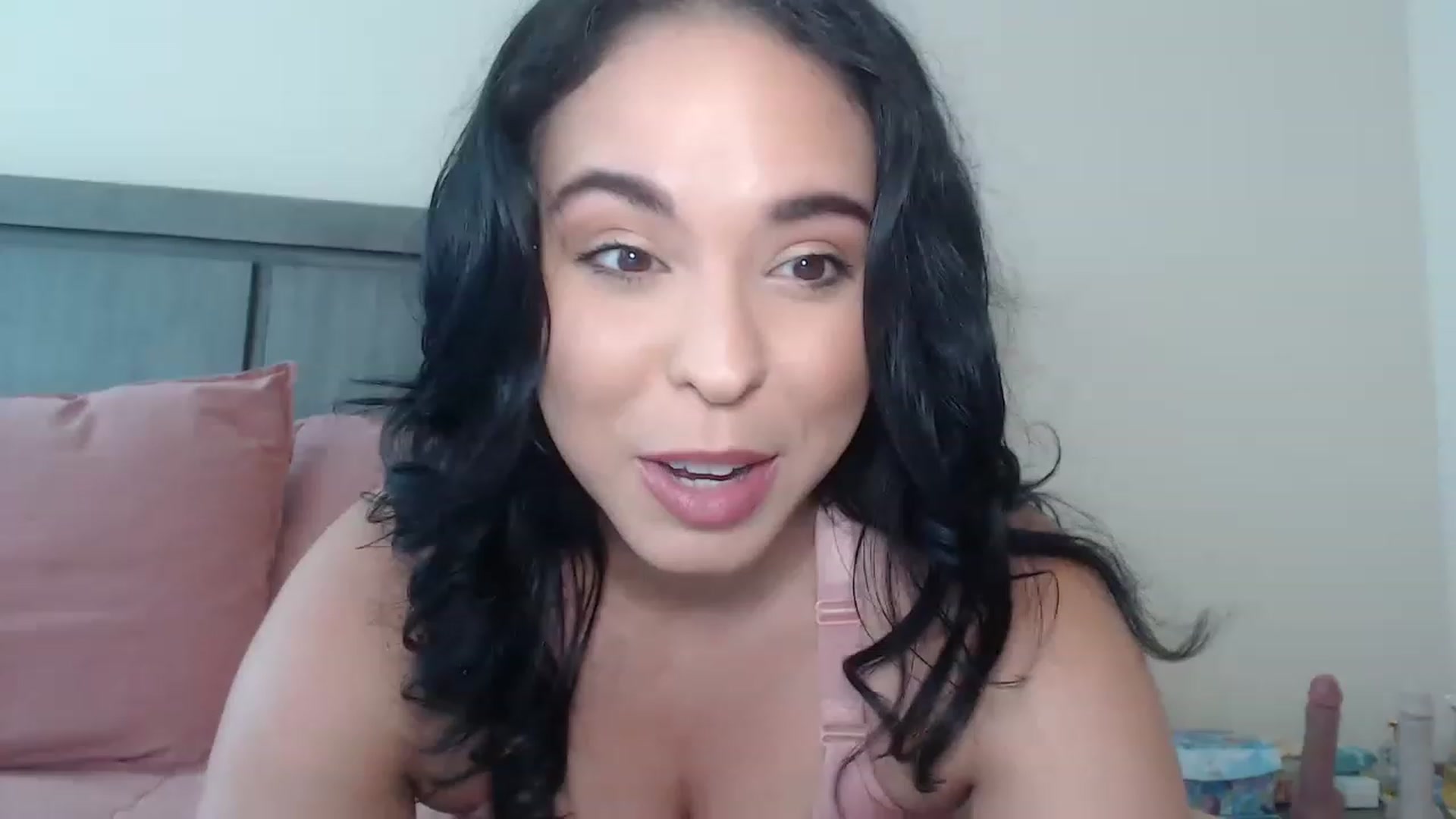 Gallery image thumbnail from cumloveher's myfreecams stream on, 05/22/2023, 15:31 image 17 of 20