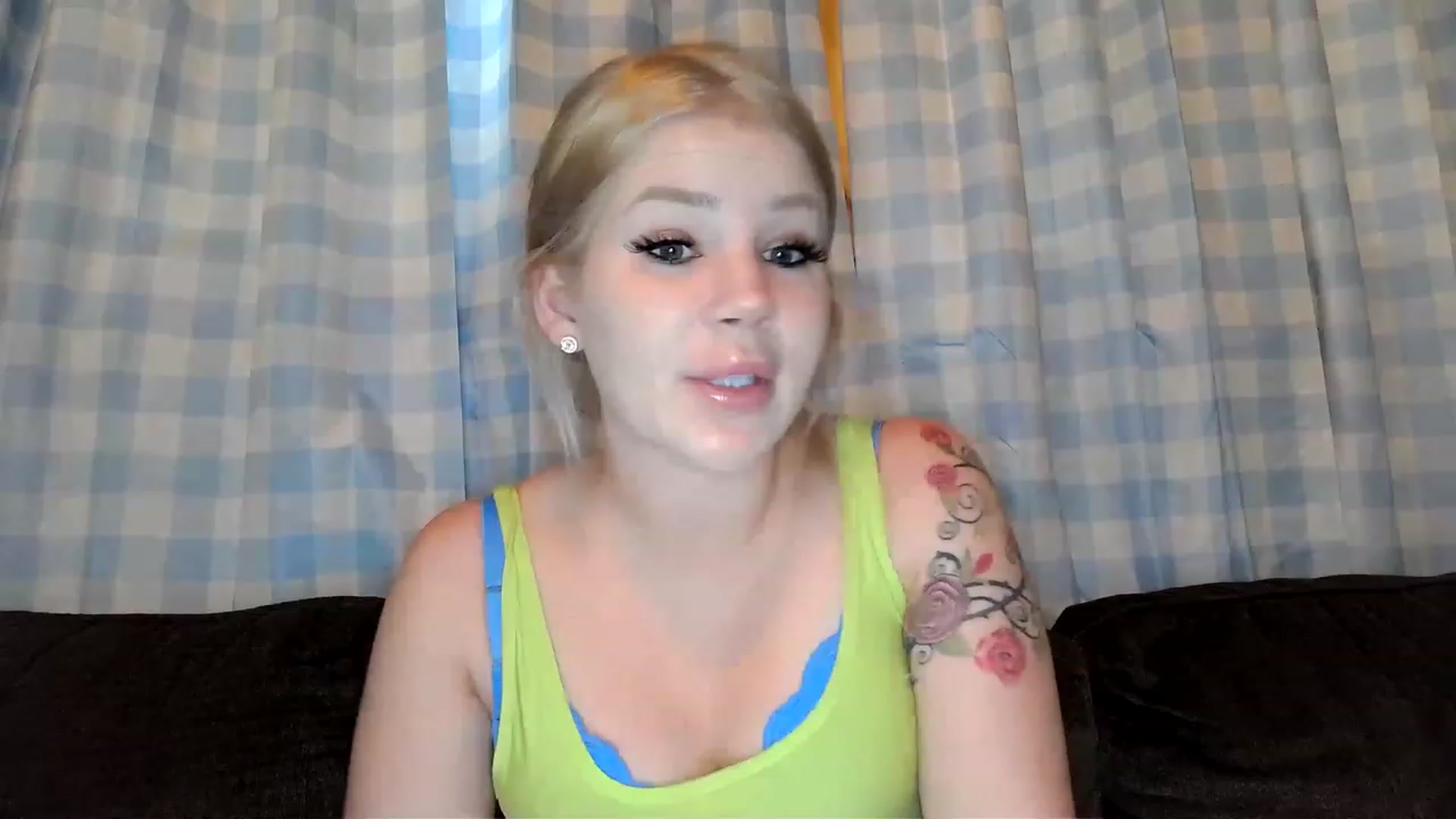 Gallery image thumbnail from cupcakebarbie's myfreecams stream on, 04/08/2023, 15:02 image 6 of 20