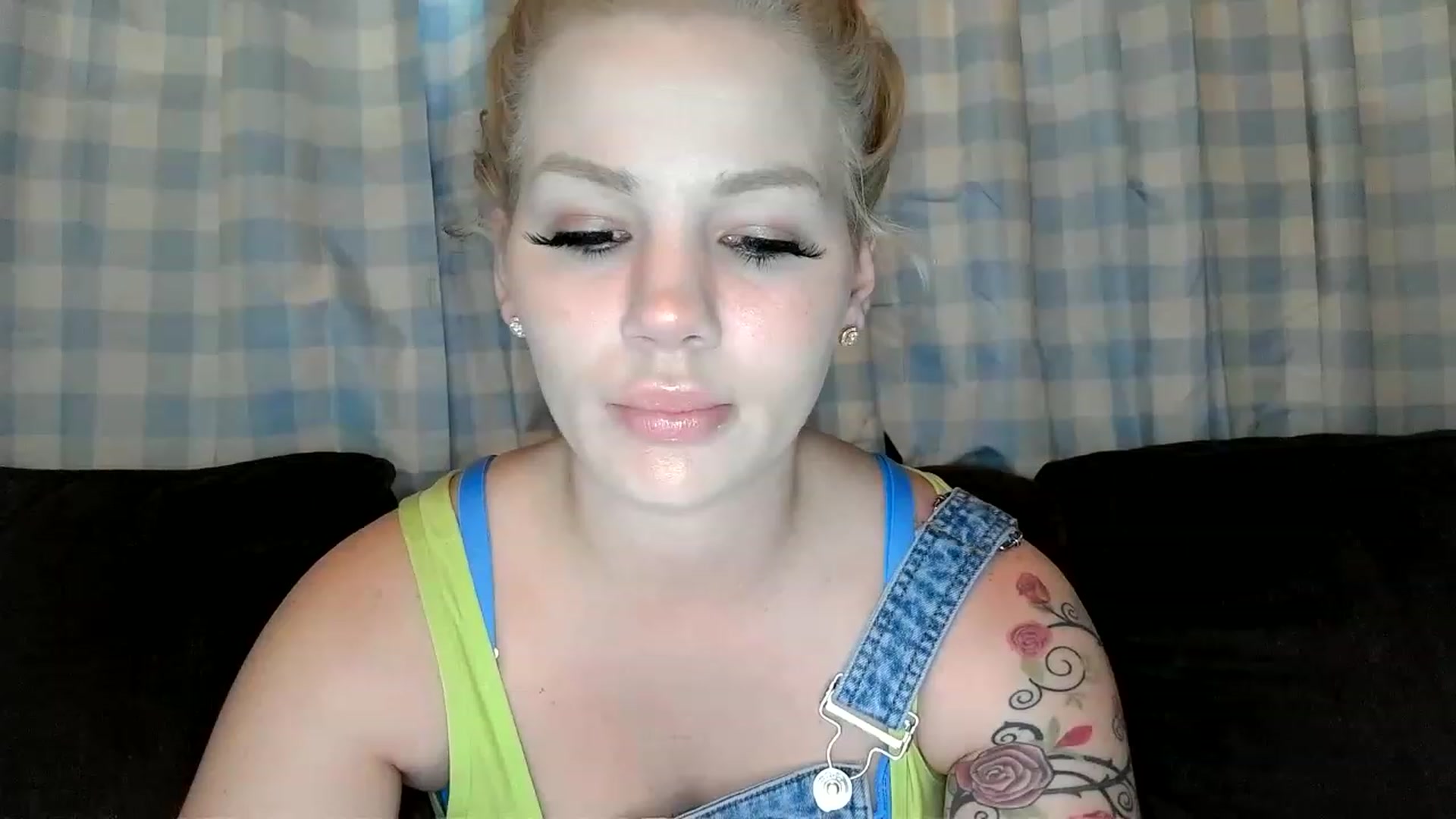 Gallery image thumbnail from cupcakebarbie's myfreecams stream on, 04/08/2023, 15:02 image 16 of 20