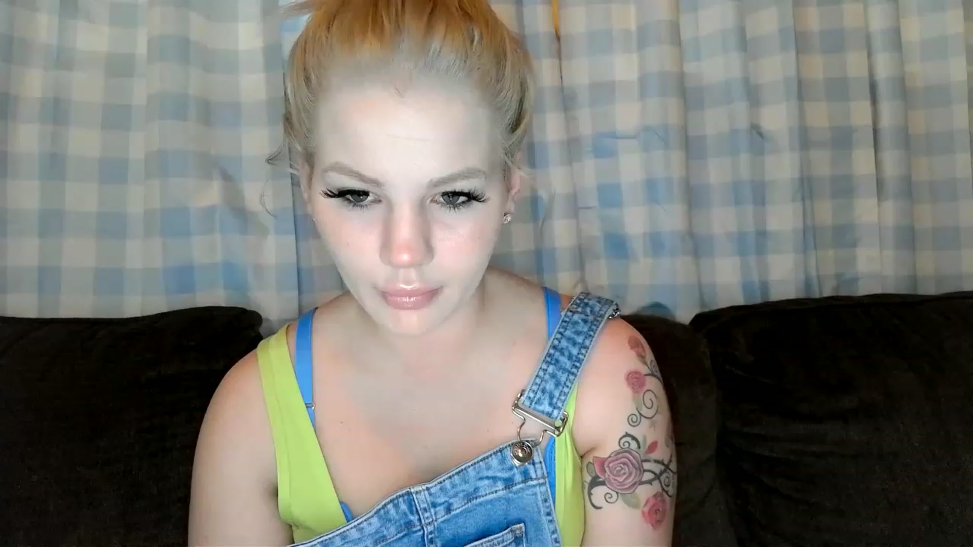 Gallery image thumbnail from cupcakebarbie's myfreecams stream on, 04/08/2023, 15:02 image 15 of 20