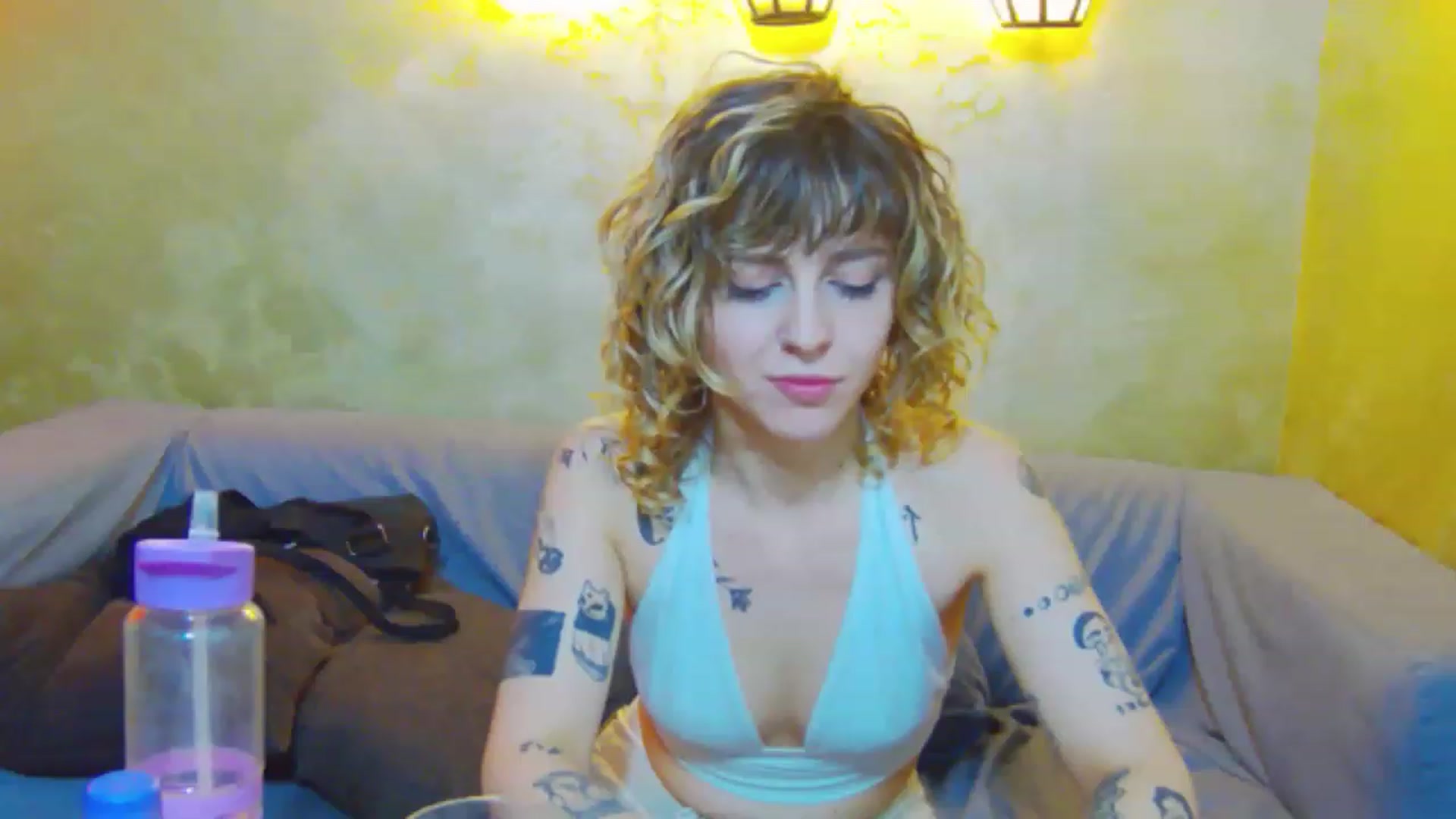 Gallery image thumbnail from curlyellas's myfreecams stream on, 06/01/2023, 19:02 image 17 of 20