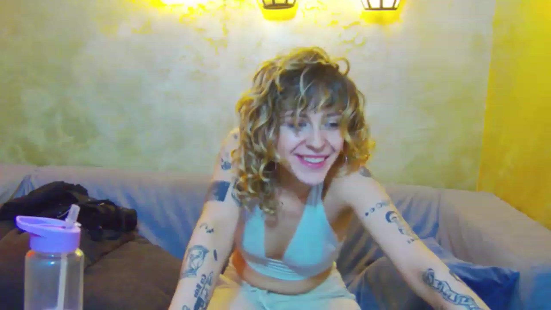 Gallery image thumbnail from curlyellas's myfreecams stream on, 06/01/2023, 19:02 image 8 of 20