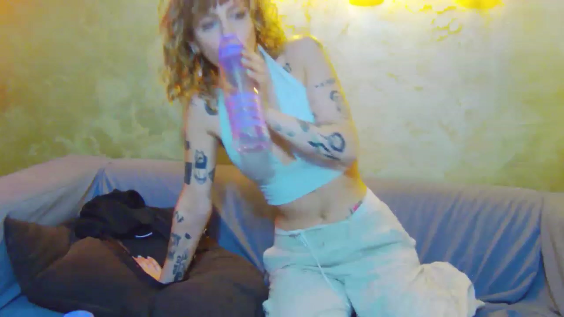 Gallery image thumbnail from curlyellas's myfreecams stream on, 06/01/2023, 19:02 image 14 of 20