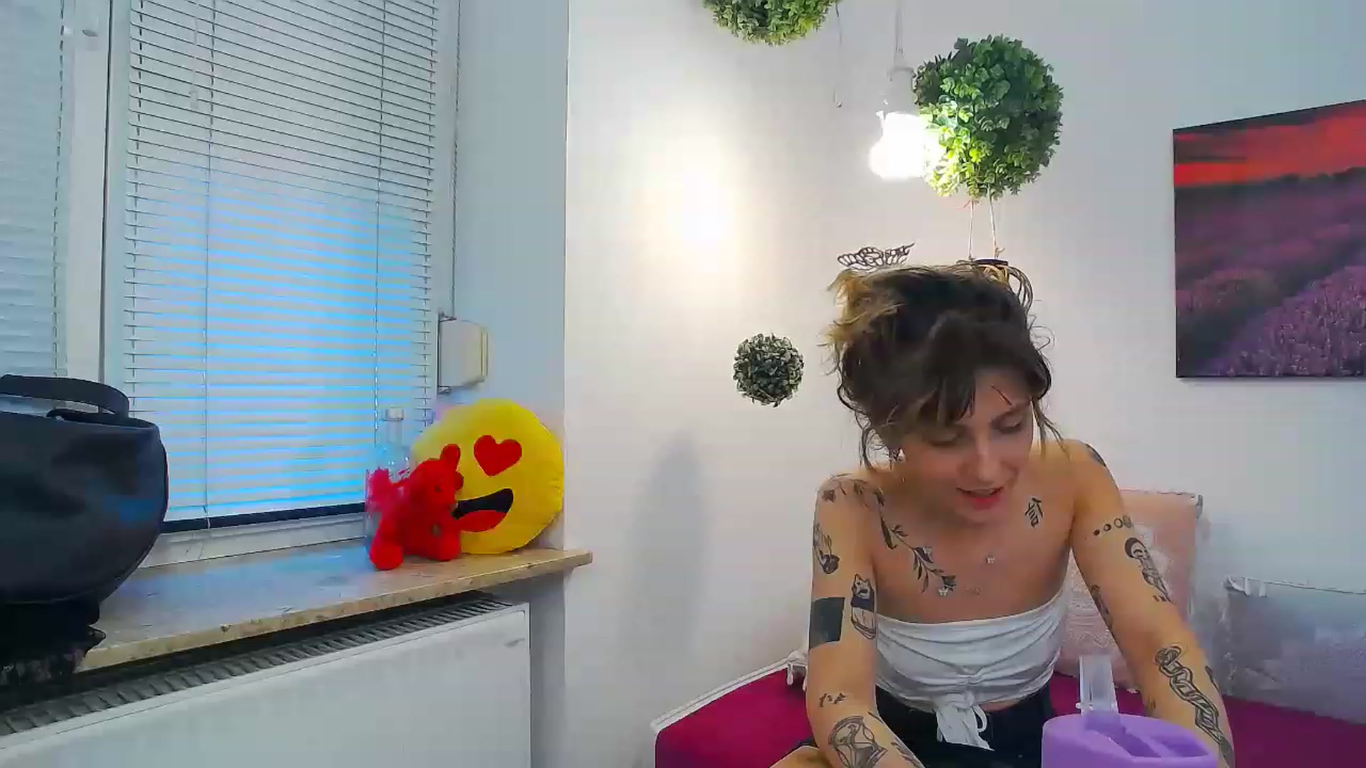 Gallery image thumbnail from curlyellas's myfreecams stream on, 06/09/2023, 17:01 image 17 of 20
