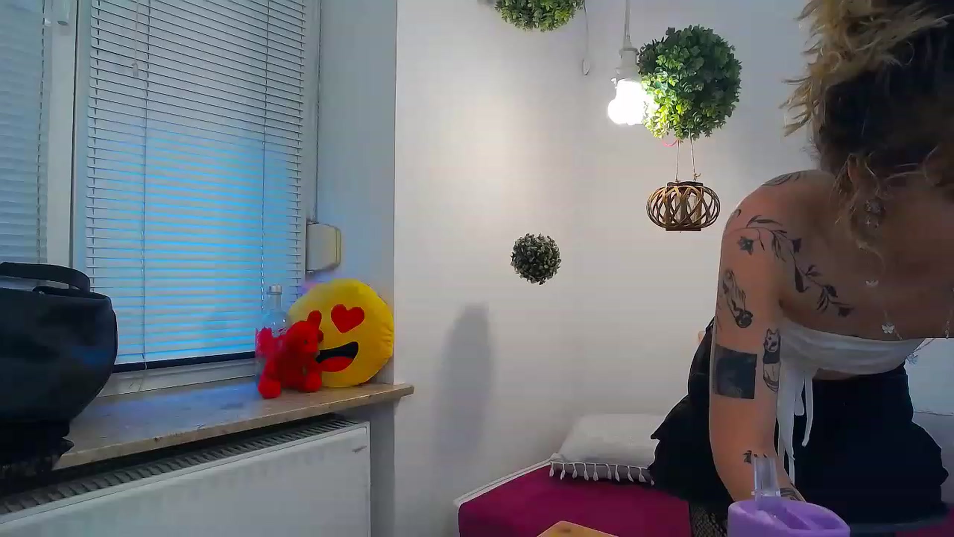 Gallery image thumbnail from curlyellas's myfreecams stream on, 06/09/2023, 17:01 image 19 of 20