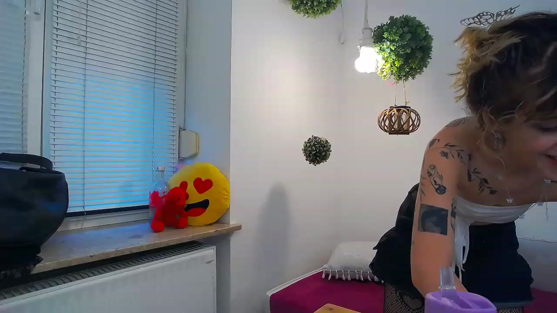 Gallery image thumbnail from curlyellas's myfreecams stream on, 06/09/2023, 17:01 image 20 of 20