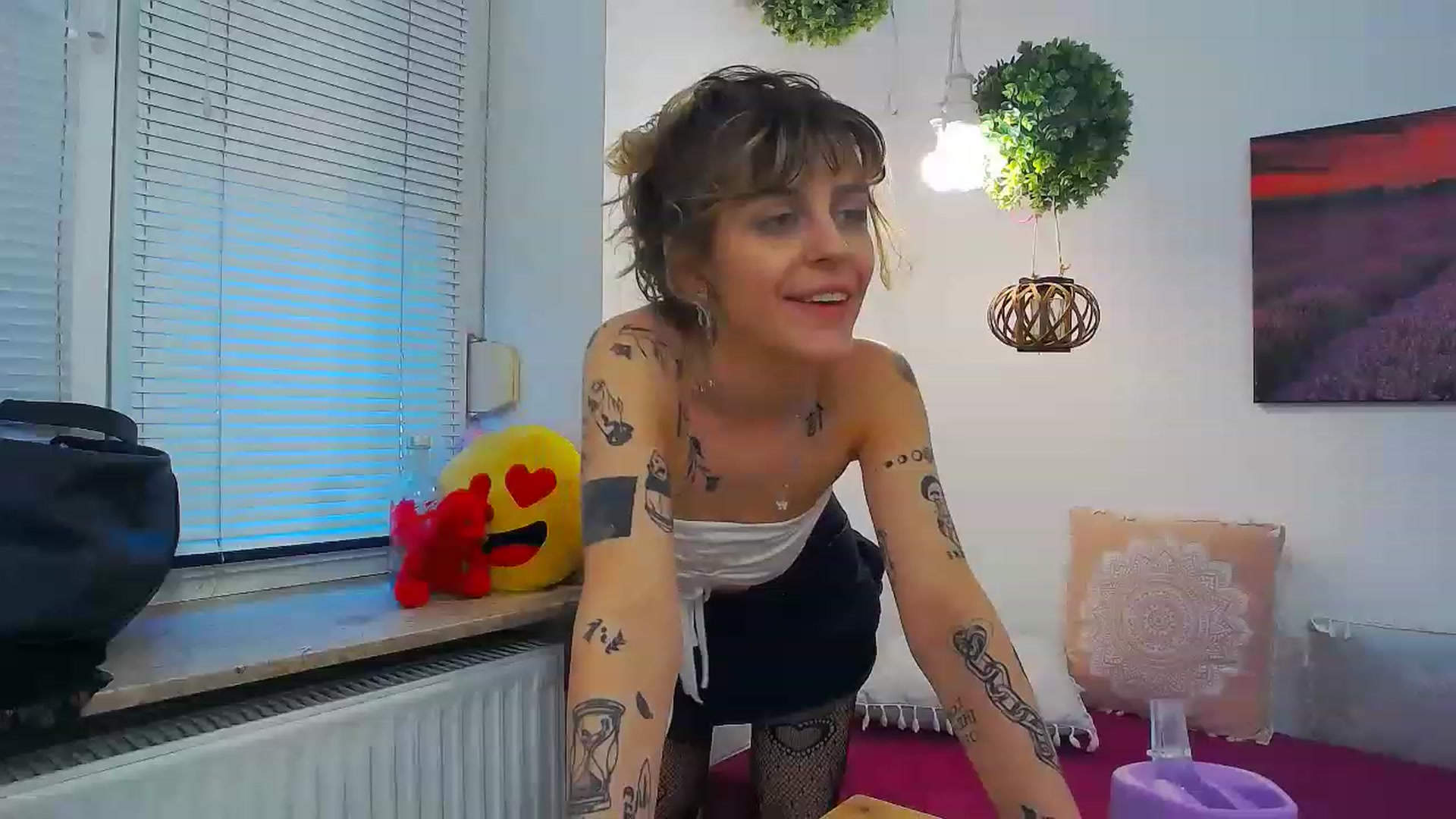 Gallery image thumbnail from curlyellas's myfreecams stream on, 06/09/2023, 17:01 image 16 of 20