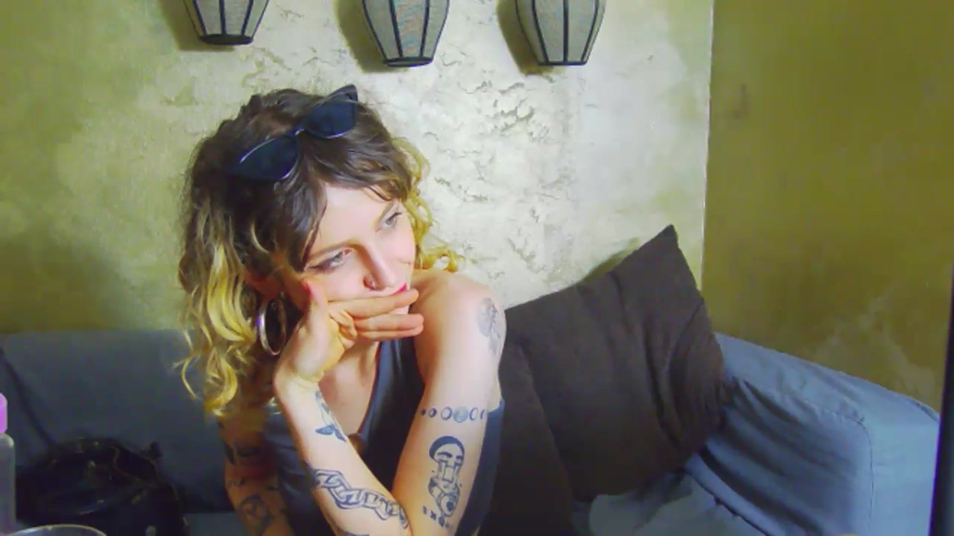 Gallery image thumbnail from curlyellas's myfreecams stream on, 07/16/2023, 19:21 image 16 of 20