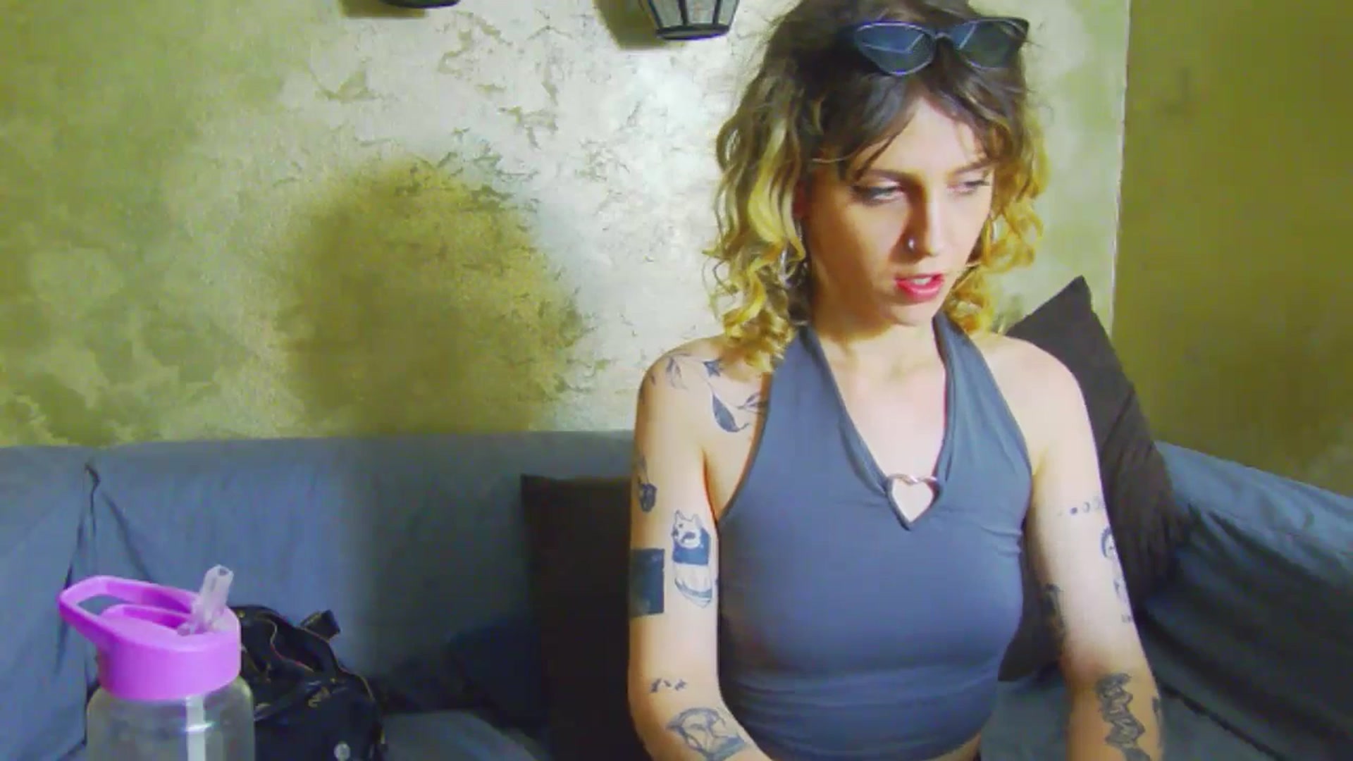 Gallery image thumbnail from curlyellas's myfreecams stream on, 07/16/2023, 19:21 image 12 of 20