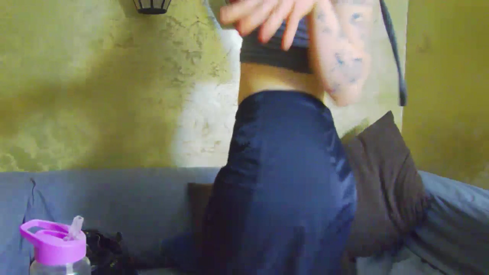 Gallery image thumbnail from curlyellas's myfreecams stream on, 07/16/2023, 19:21 image 14 of 20