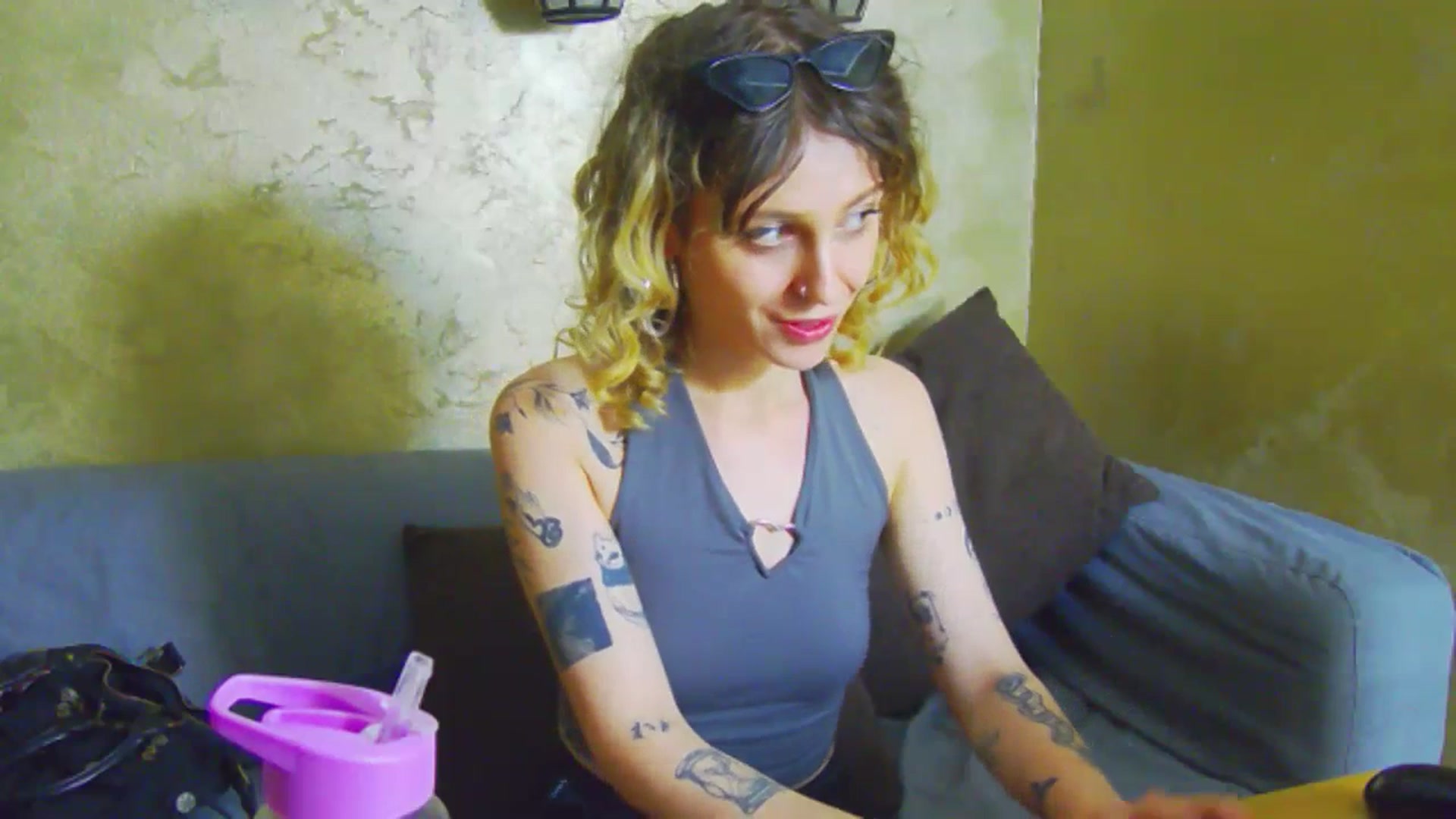 Gallery image thumbnail from curlyellas's myfreecams stream on, 07/16/2023, 19:21 image 5 of 20