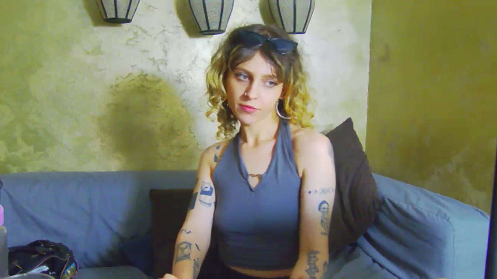 Gallery image thumbnail from curlyellas's myfreecams stream on, 07/16/2023, 19:21 image 19 of 20