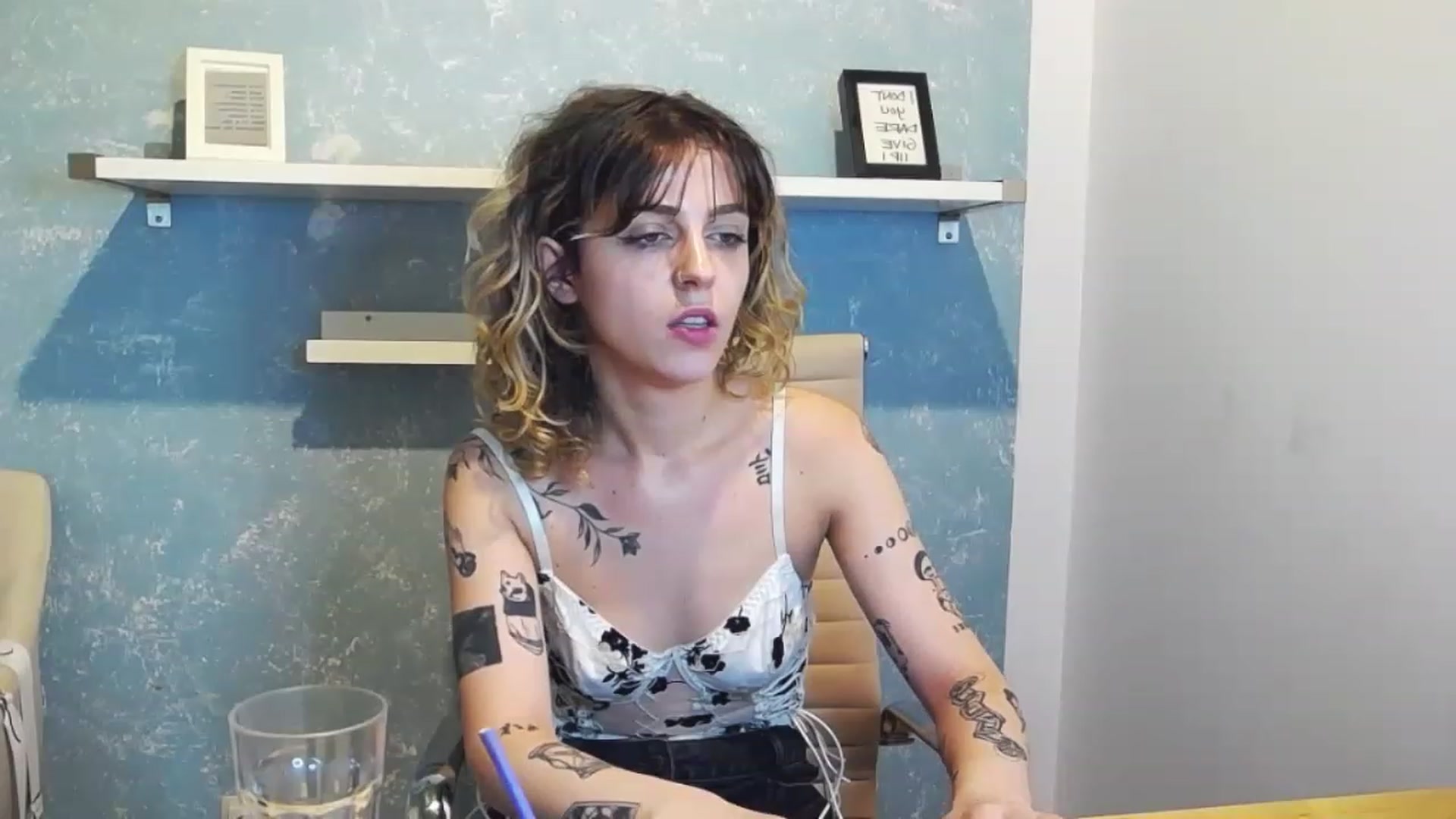 Gallery image thumbnail from curlyellas's myfreecams stream on, 08/22/2023, 16:33 image 18 of 20