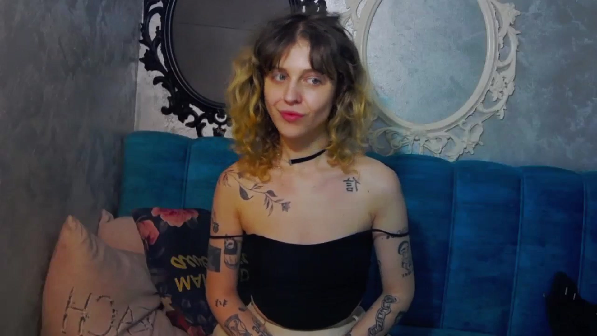 Gallery image thumbnail from curlyellas's myfreecams stream on, 08/24/2023, 17:19 image 18 of 20