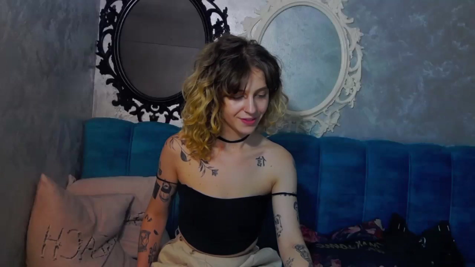 Gallery image thumbnail from curlyellas's myfreecams stream on, 08/24/2023, 17:19 image 5 of 20
