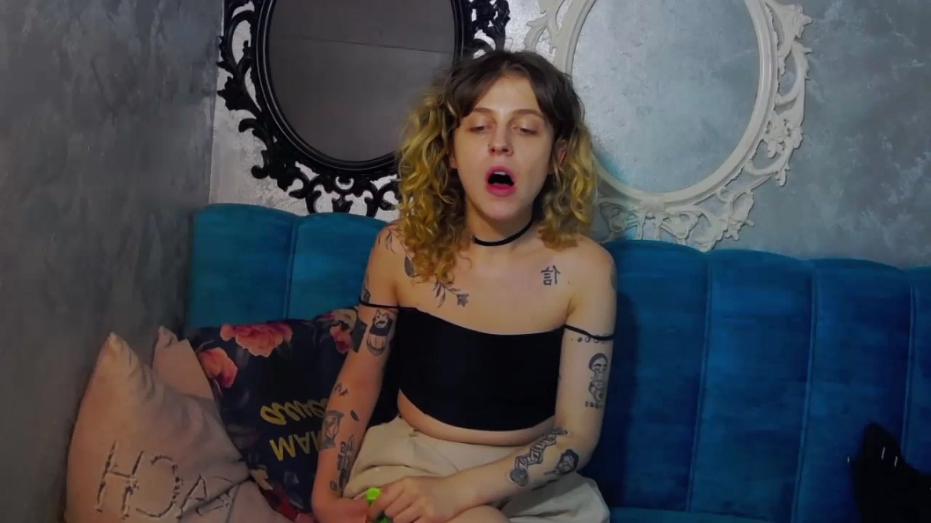 Gallery image thumbnail from curlyellas's myfreecams stream on, 08/24/2023, 17:19 image 16 of 20