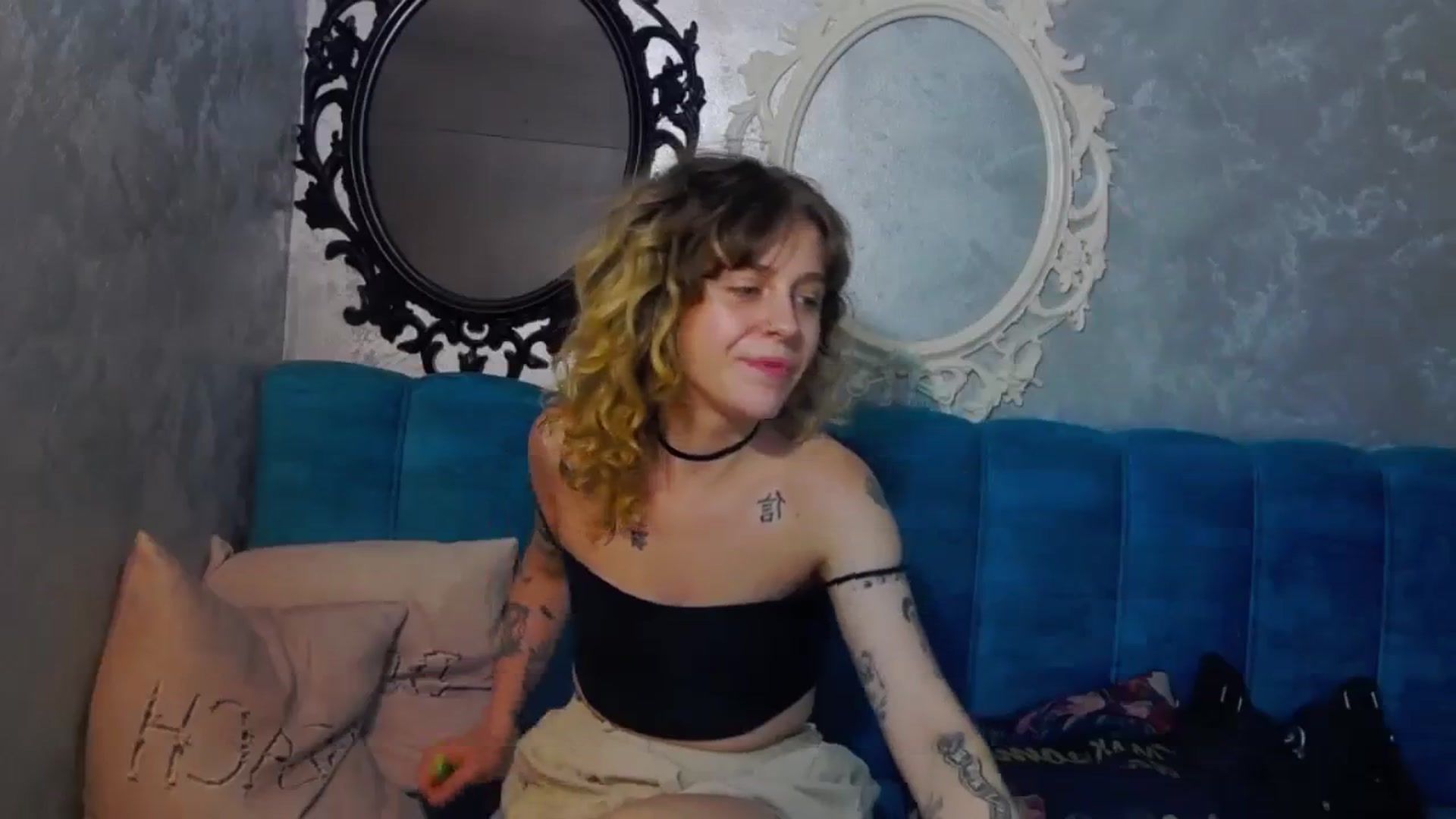 Gallery image thumbnail from curlyellas's myfreecams stream on, 08/24/2023, 17:19 image 4 of 20