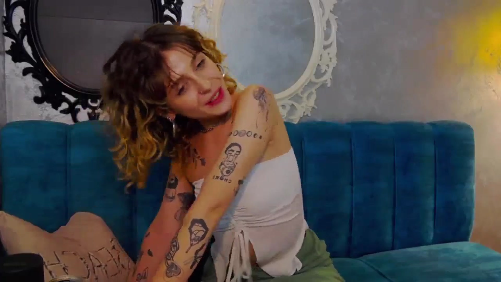 Gallery image thumbnail from curlyellas's myfreecams stream on, 08/25/2023, 18:49 image 16 of 20