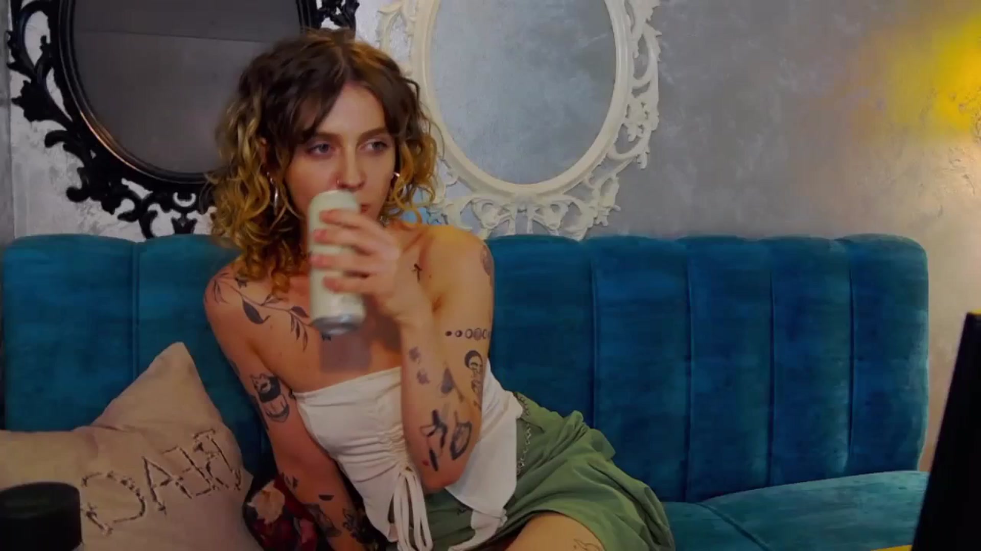 Gallery image thumbnail from curlyellas's myfreecams stream on, 08/25/2023, 18:49 image 1 of 20