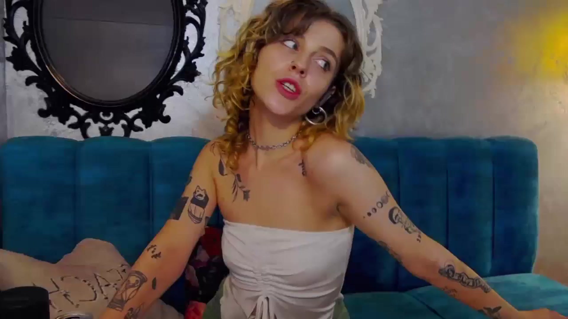 Gallery image thumbnail from curlyellas's myfreecams stream on, 08/25/2023, 18:49 image 18 of 20