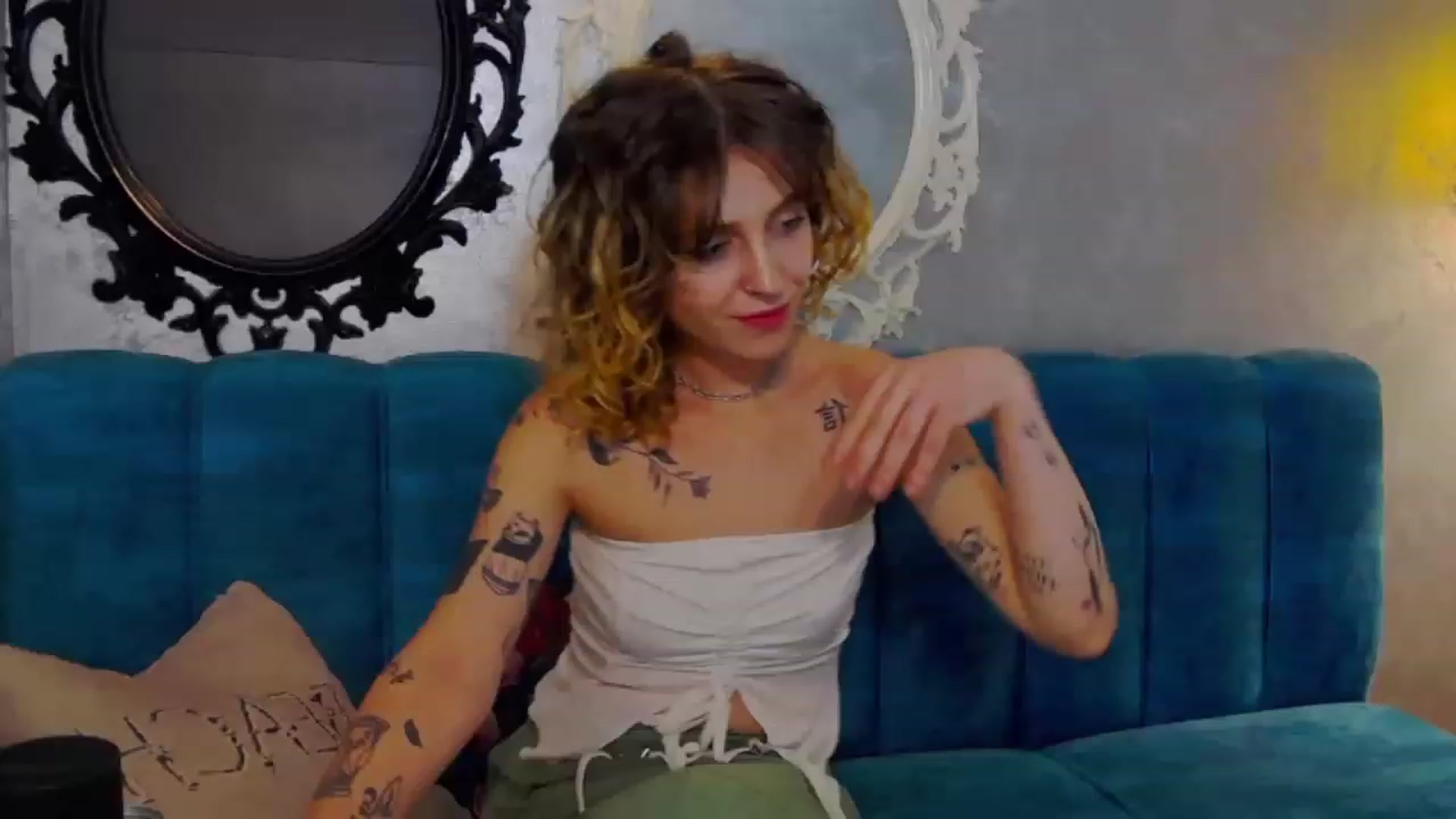 Gallery image thumbnail from curlyellas's myfreecams stream on, 08/25/2023, 19:37 image 5 of 20