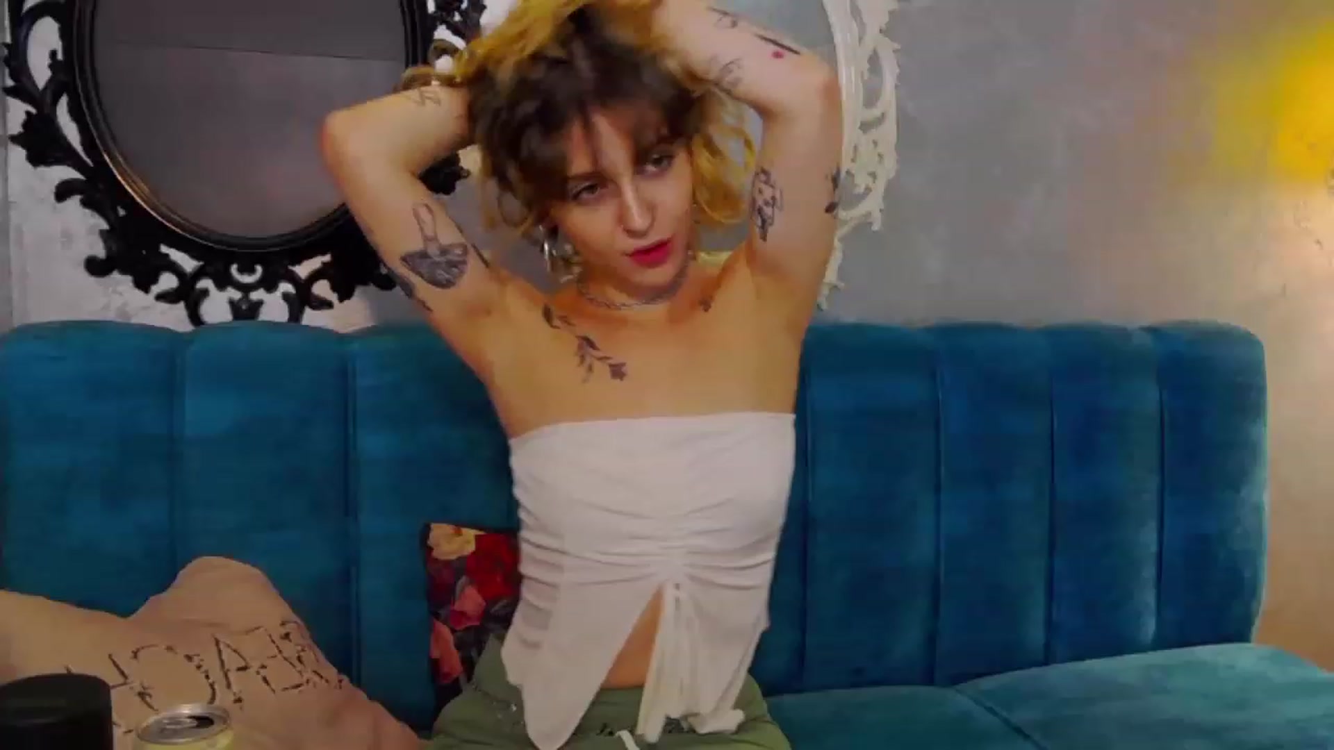 Gallery image thumbnail from curlyellas's myfreecams stream on, 08/25/2023, 19:37 image 3 of 20