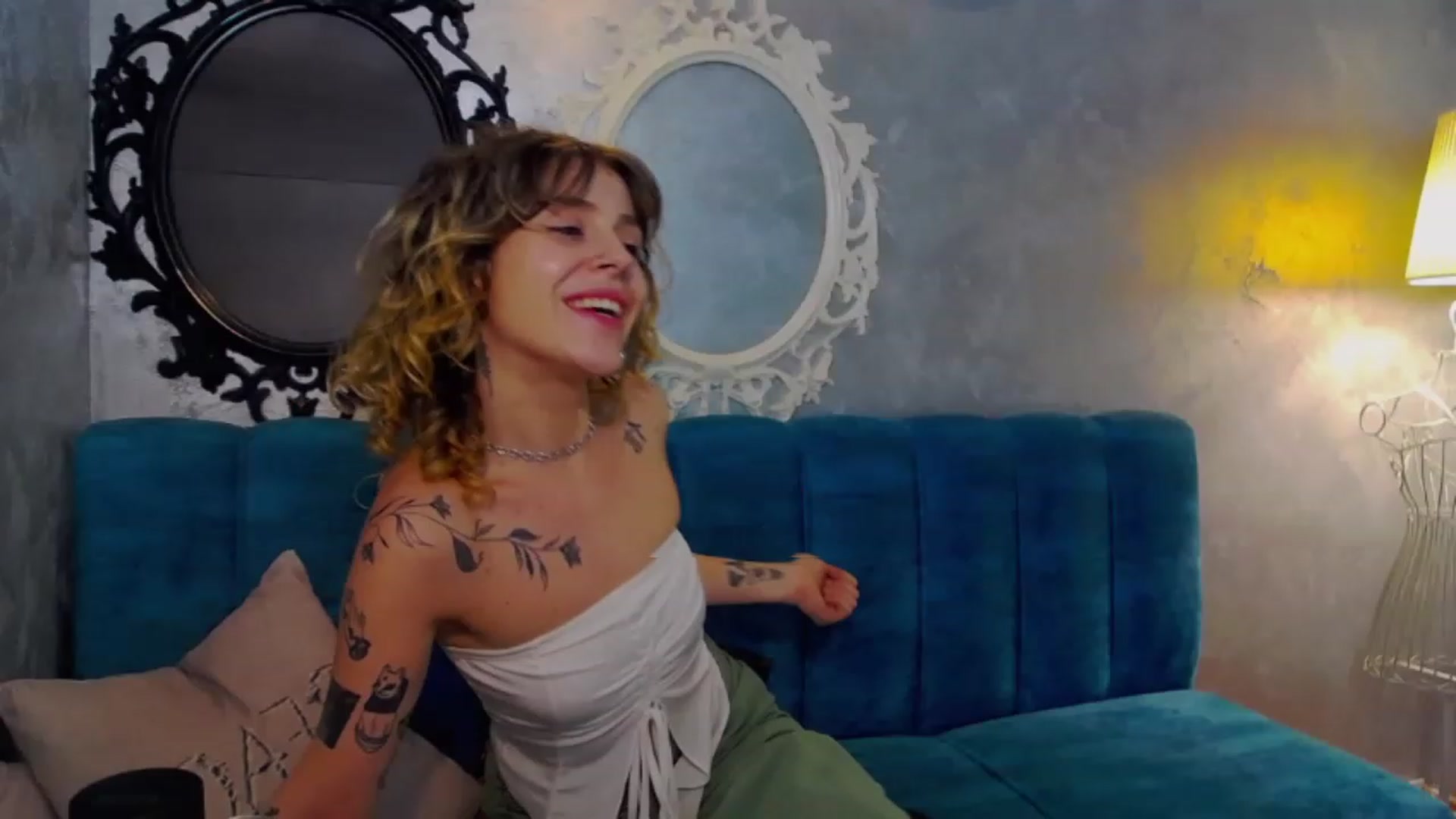 Gallery image thumbnail from curlyellas's myfreecams stream on, 08/25/2023, 19:37 image 9 of 20