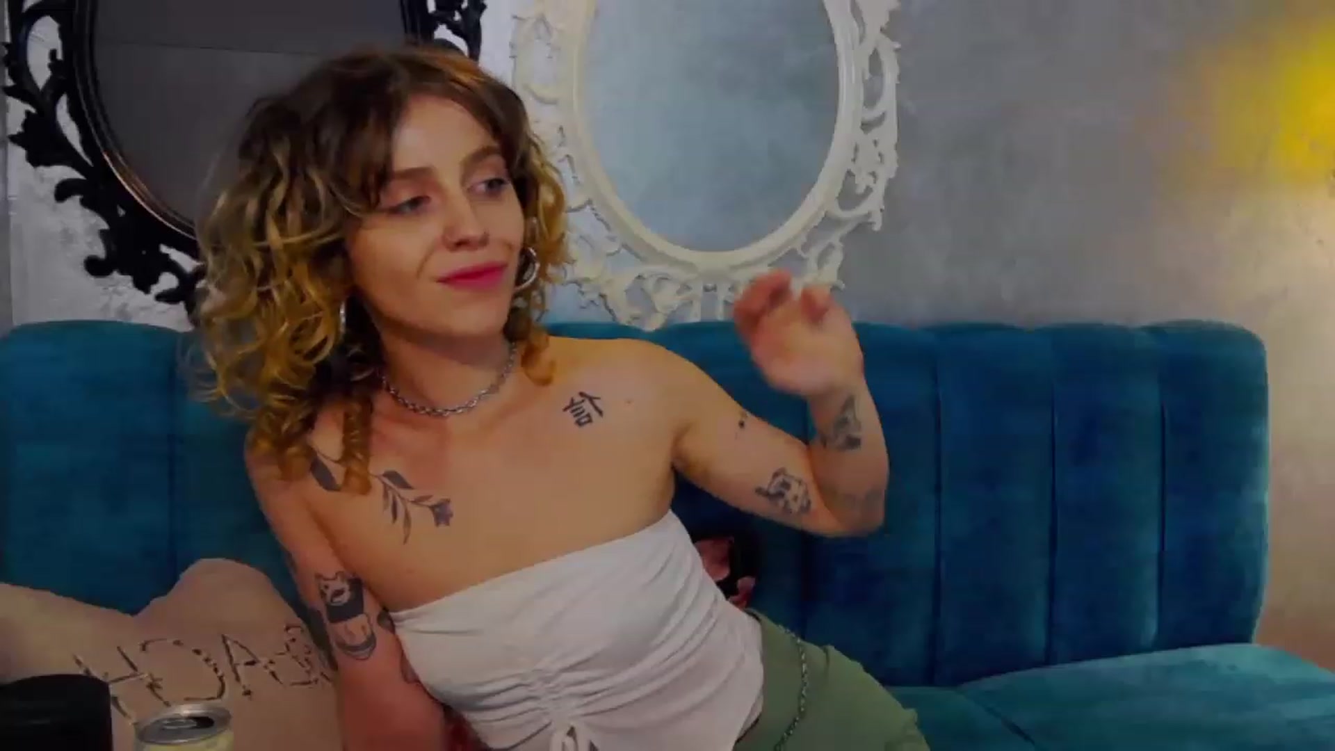 Gallery image thumbnail from curlyellas's myfreecams stream on, 08/25/2023, 19:37 image 2 of 20