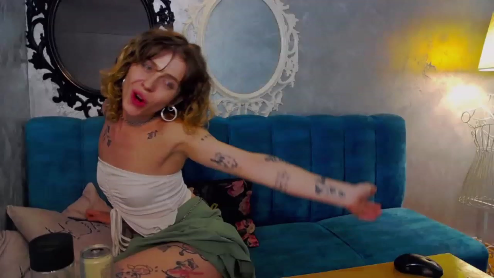 Gallery image thumbnail from curlyellas's myfreecams stream on, 08/25/2023, 19:37 image 13 of 20