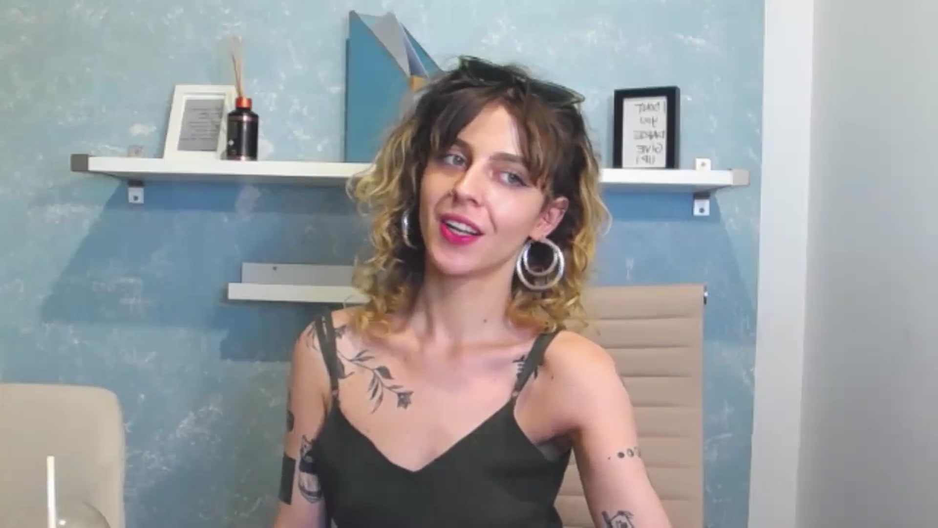 Gallery image thumbnail from curlyellas's myfreecams stream on, 08/31/2023, 18:31 image 15 of 20