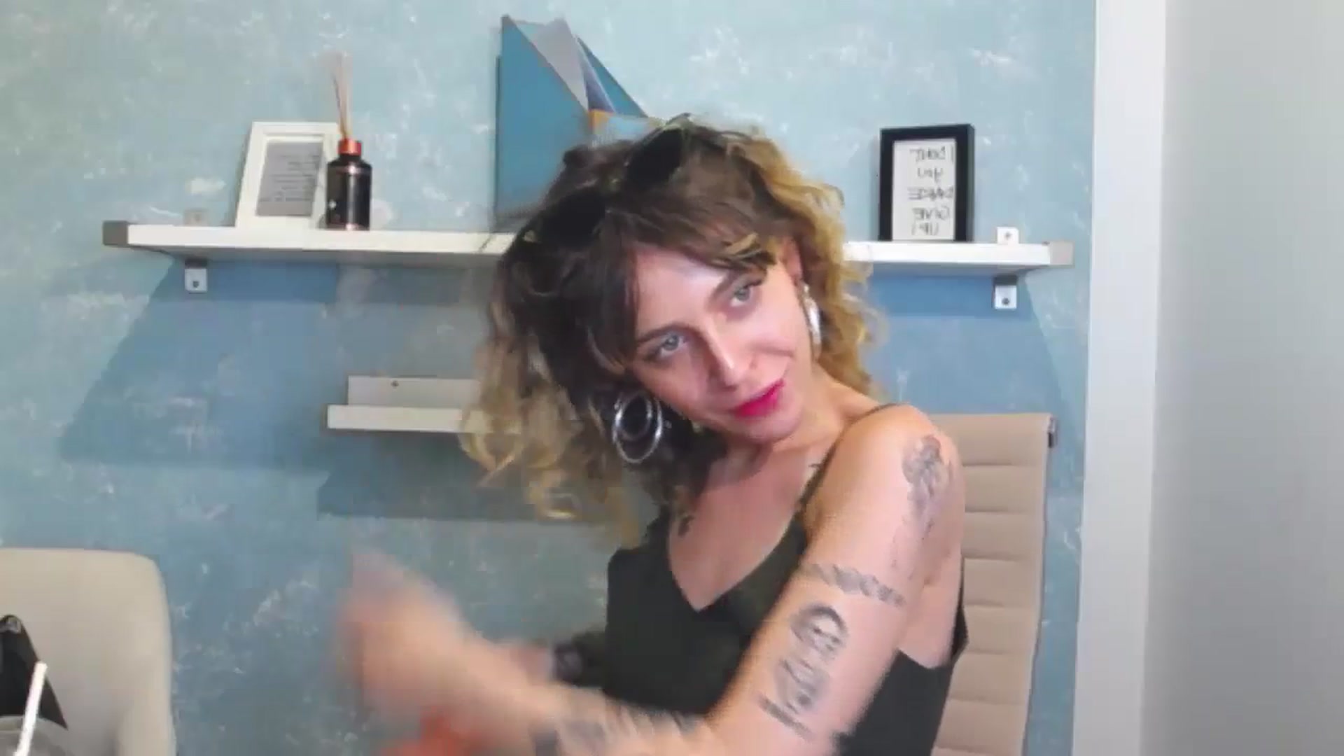 Gallery image thumbnail from curlyellas's myfreecams stream on, 08/31/2023, 18:31 image 2 of 20