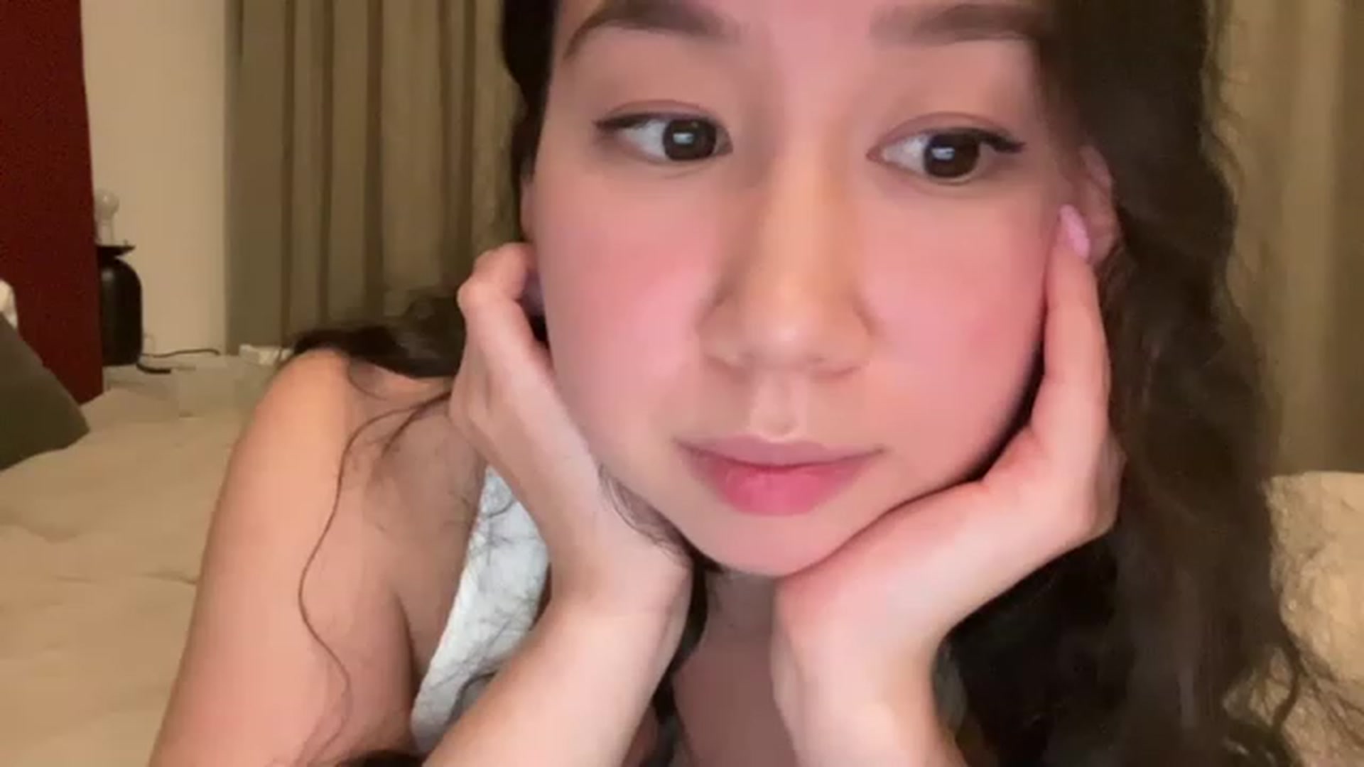 Gallery image thumbnail from cute_asian69's myfreecams stream on, 04/06/2023, 24:36 image 9 of 20