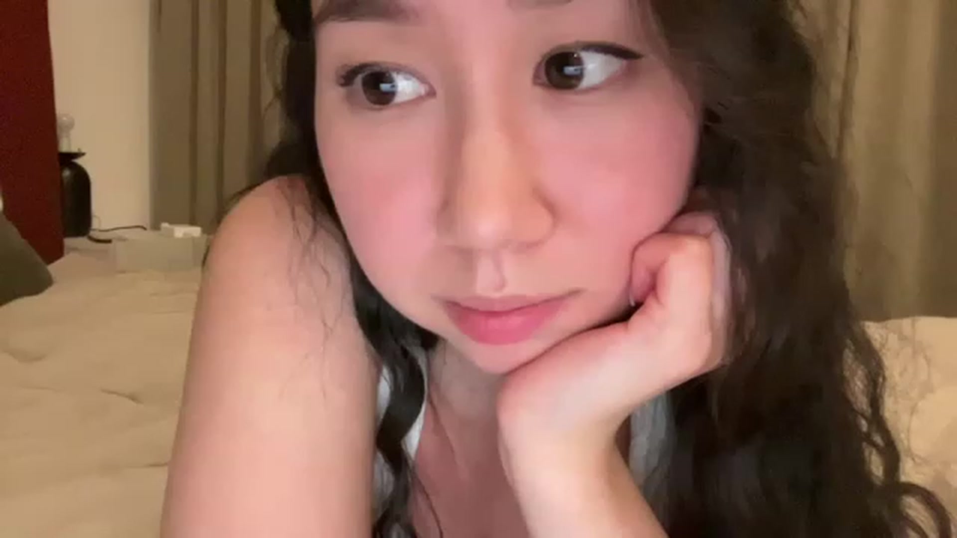 Gallery image thumbnail from cute_asian69's myfreecams stream on, 04/06/2023, 24:36 image 4 of 20