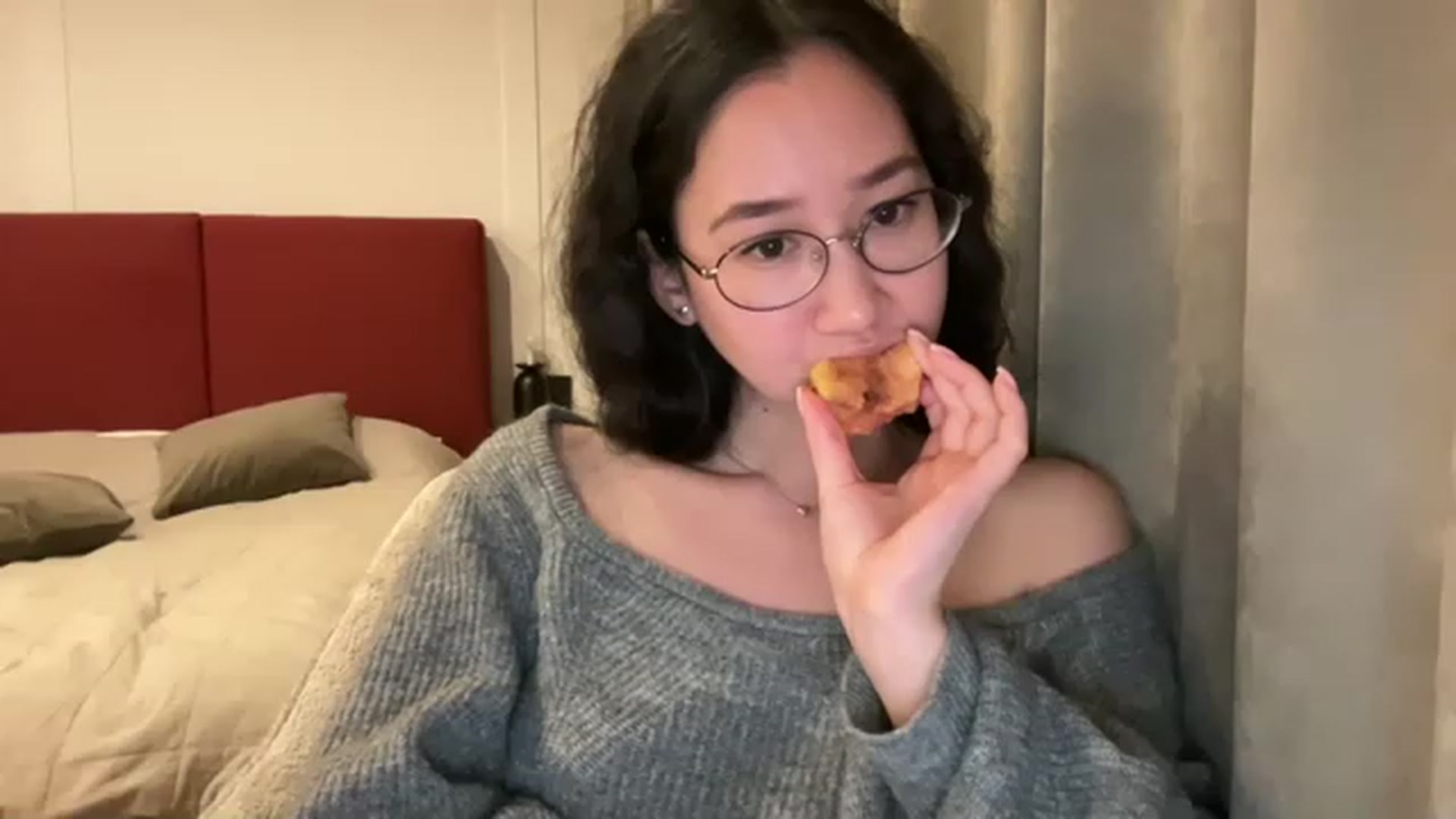 Gallery image thumbnail from cute_asian69's myfreecams stream on, 04/09/2023, 24:01 image 15 of 20